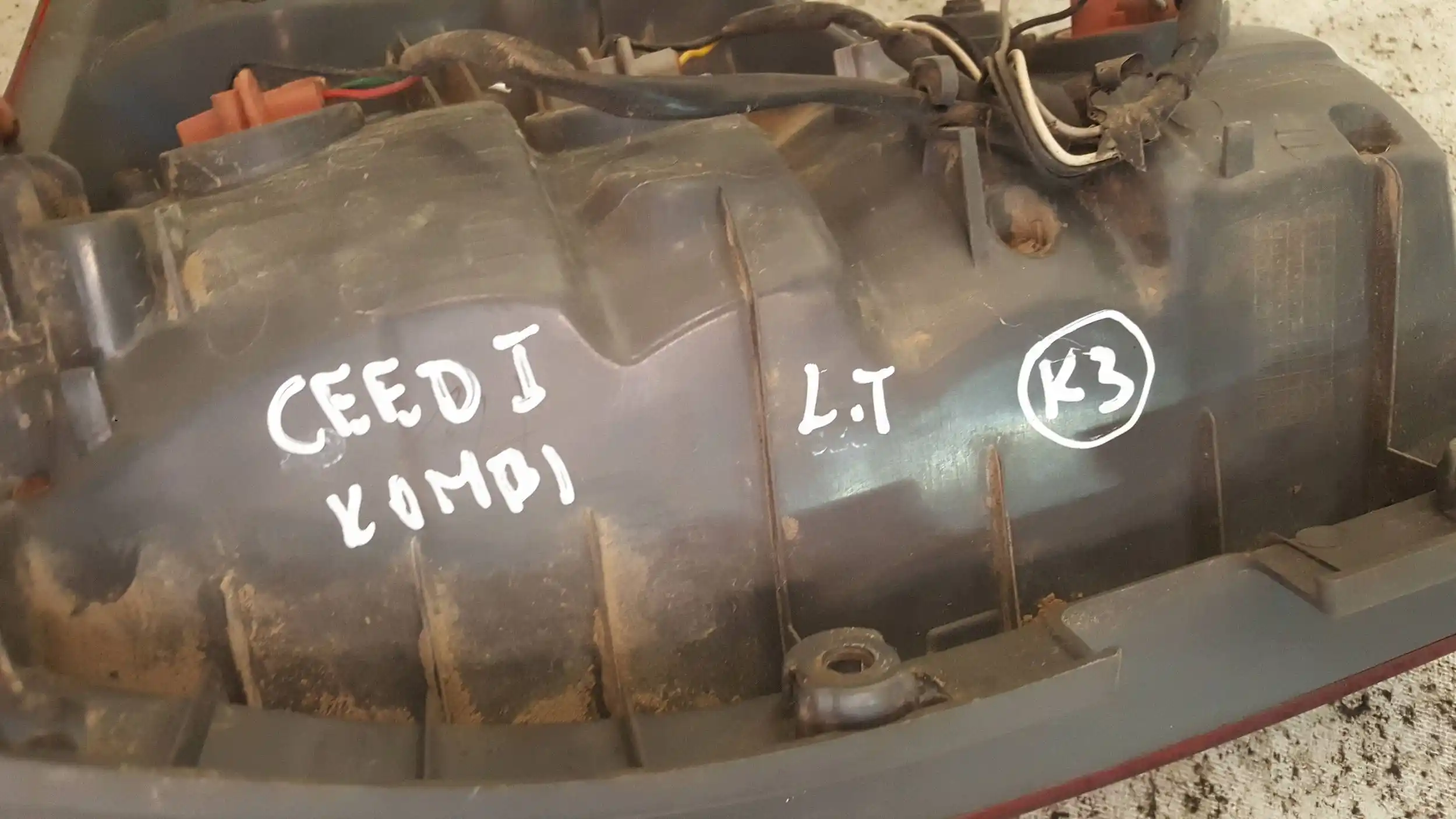 LAMPA LEWY TYŁ TYLNA KIA CEED I KOMBI 06-09