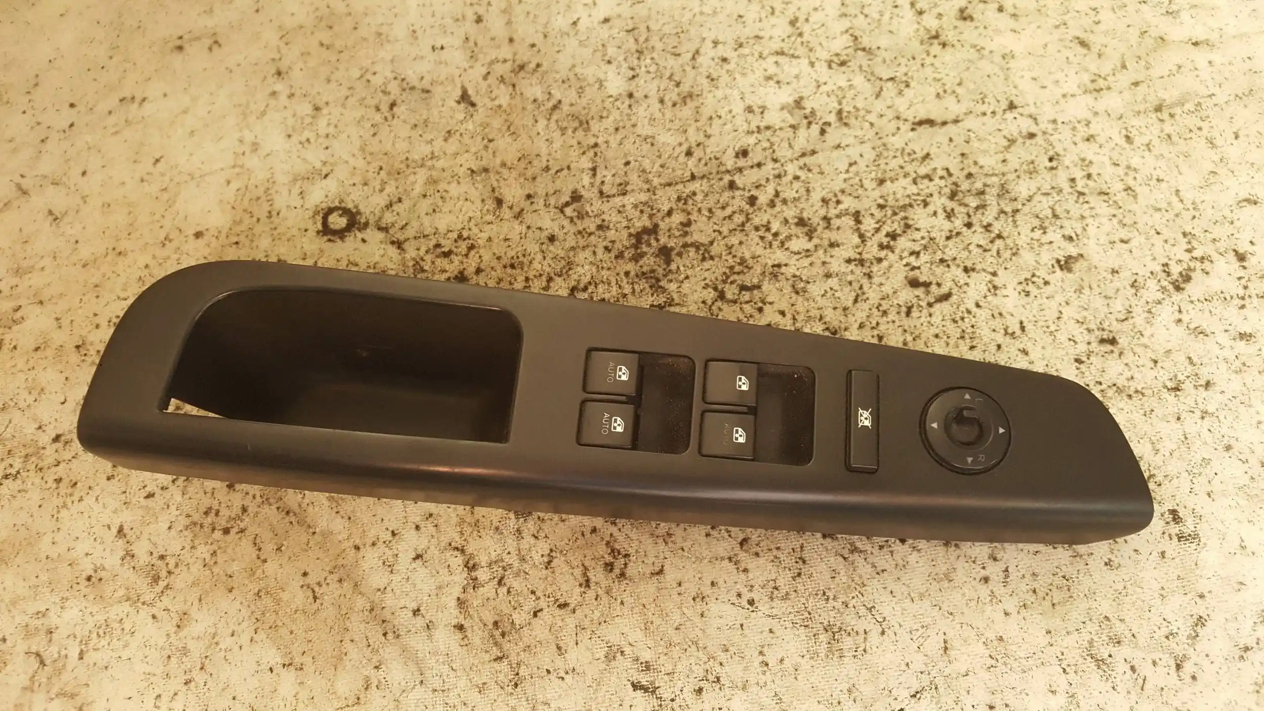 PANEL SZYB LUSTEREK LEWY PRZÓD KIEROWCY 823511H010 KIA CEED I 06-