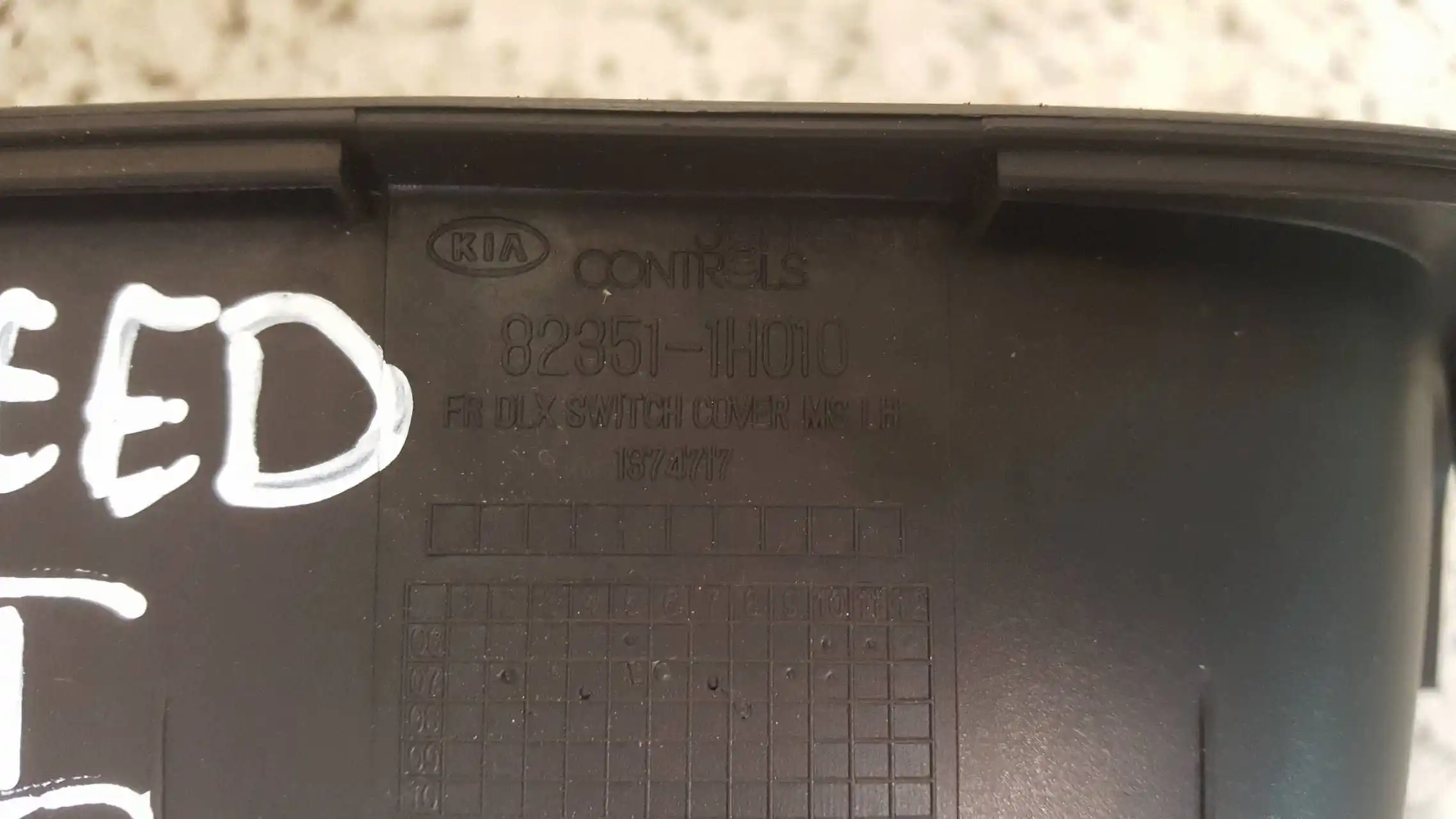 PANEL SZYB LUSTEREK LEWY PRZÓD KIEROWCY 823511H010 KIA CEED I 06-