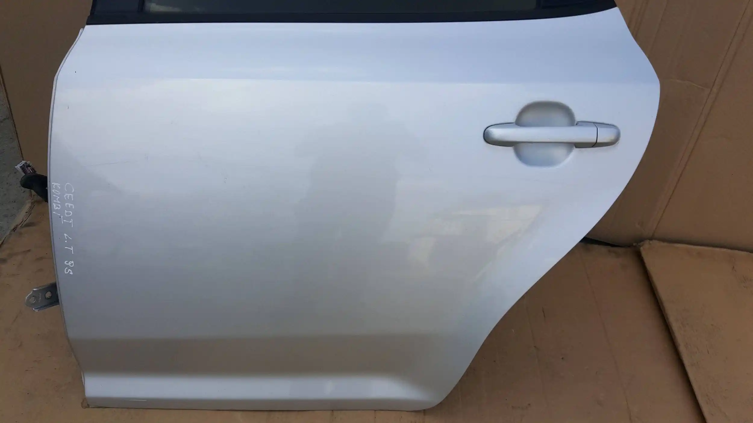 DRZWI LEWY TYŁ TYLNE KIA CEED I KOMBI 06- LAK.9S