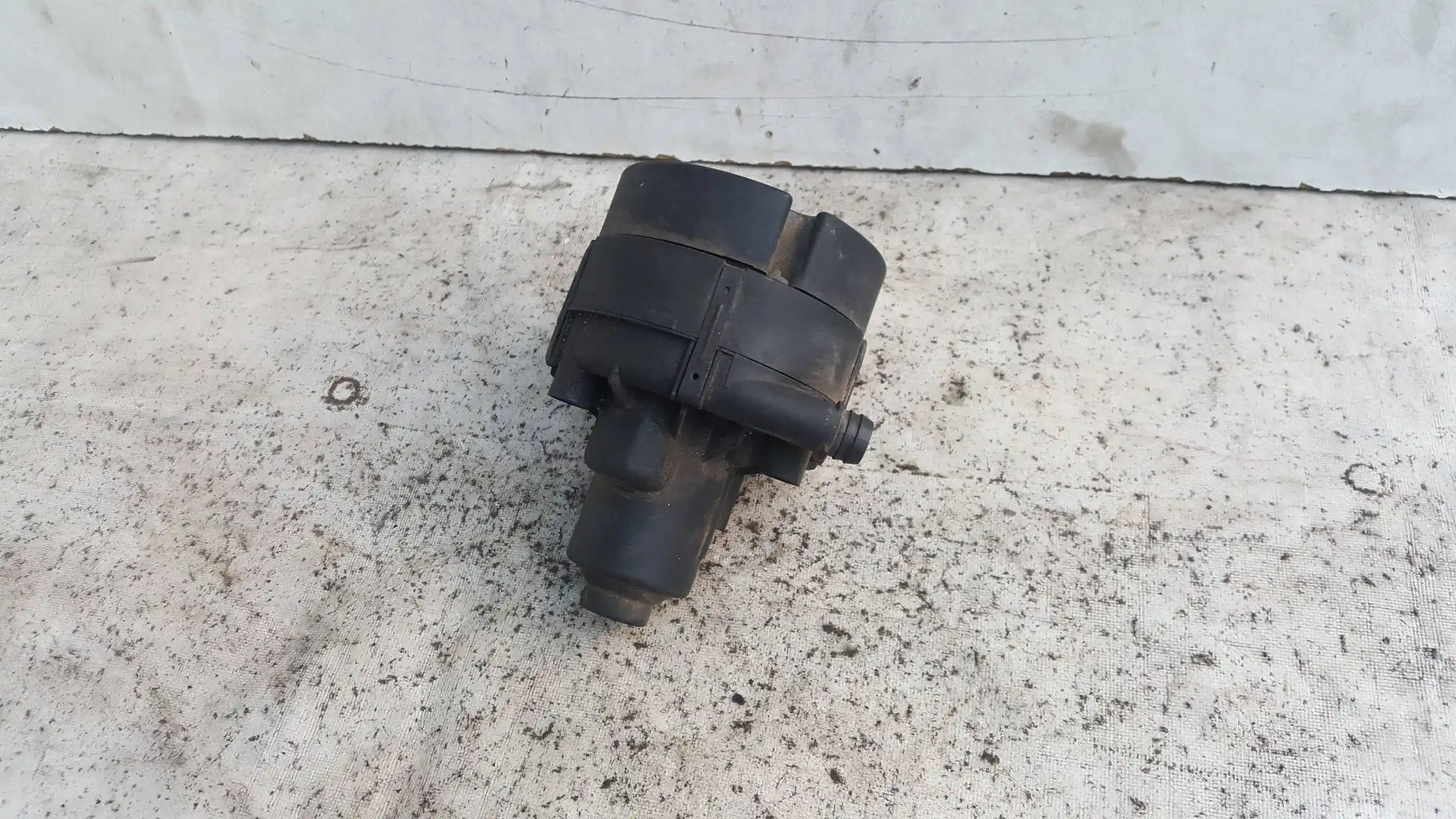 POMPA POWIETRZA WTÓRNEGO 0580000018 A0001404285 MERCEDES W203 2.0 16V 00-