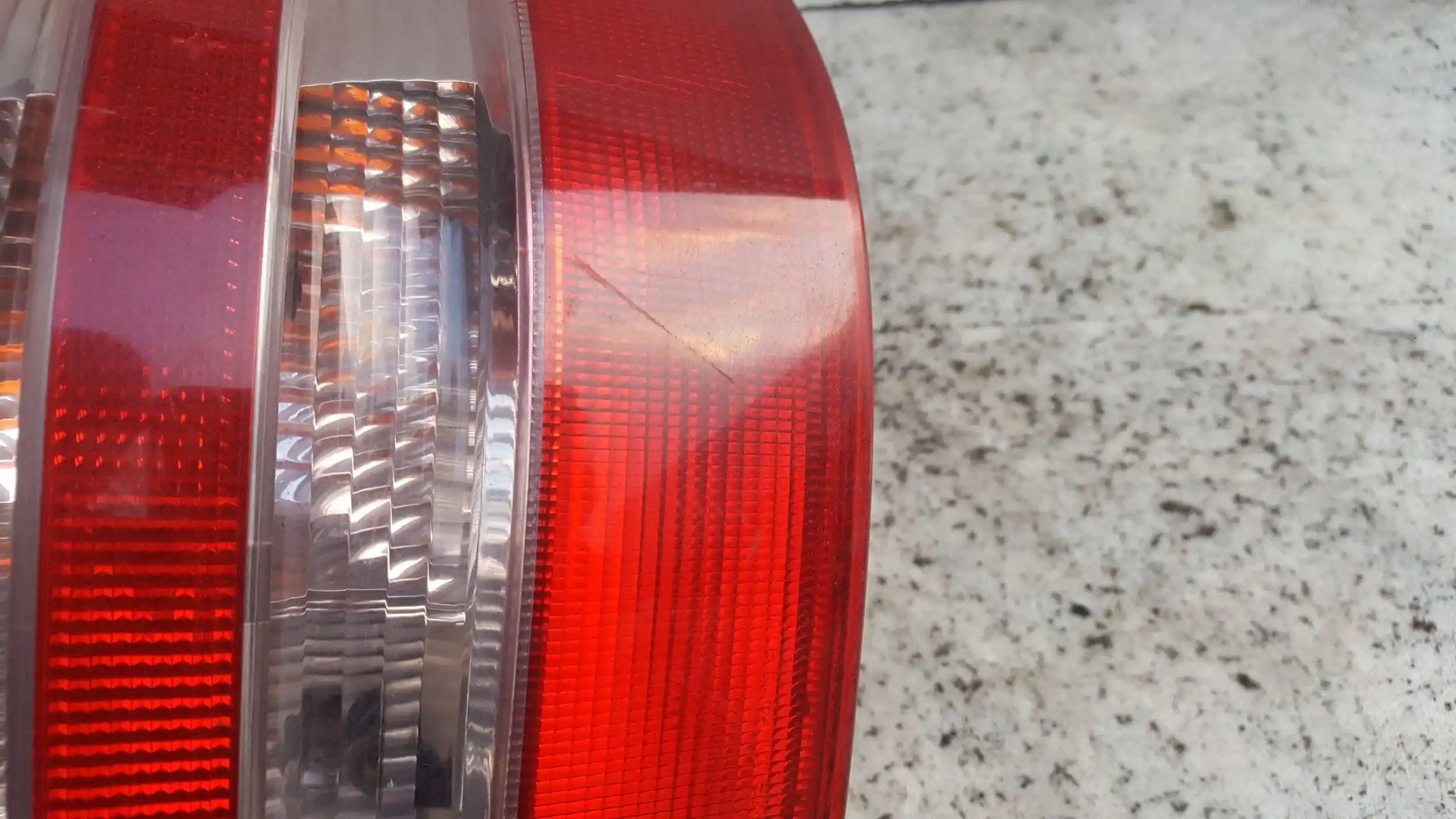 LAMPA PRAWY TYŁ TYLNA MERCEDES C KLASA W203 SEDAN 00-04