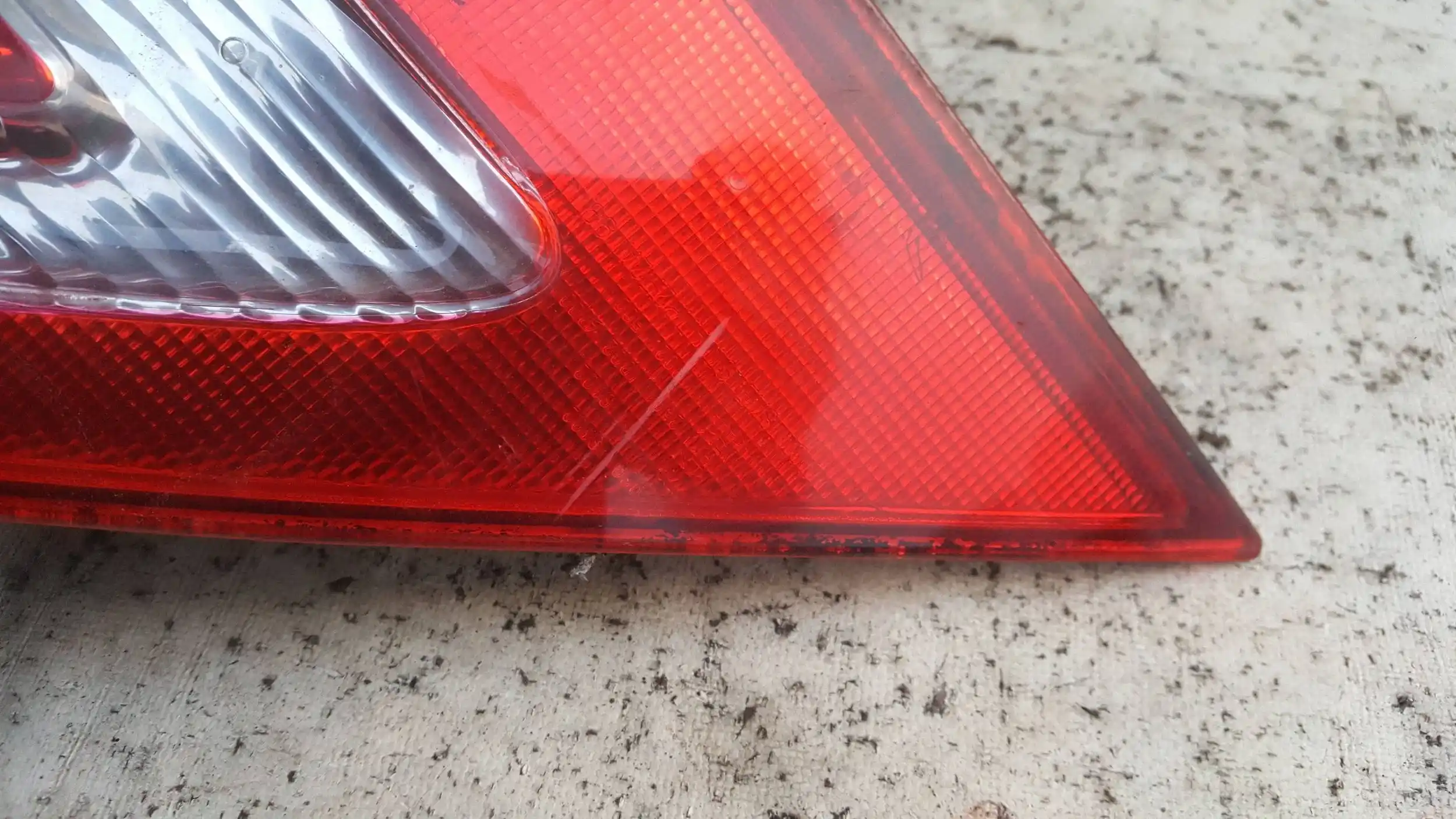 LAMPA LEWY TYŁ TYLNA MERCEDES C KLASA W203 SEDAN 00-04