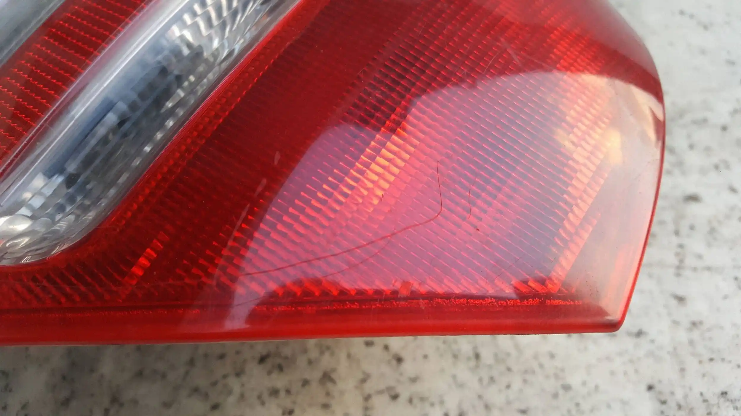LAMPA LEWY TYŁ TYLNA MERCEDES C KLASA W203 SEDAN 00-04