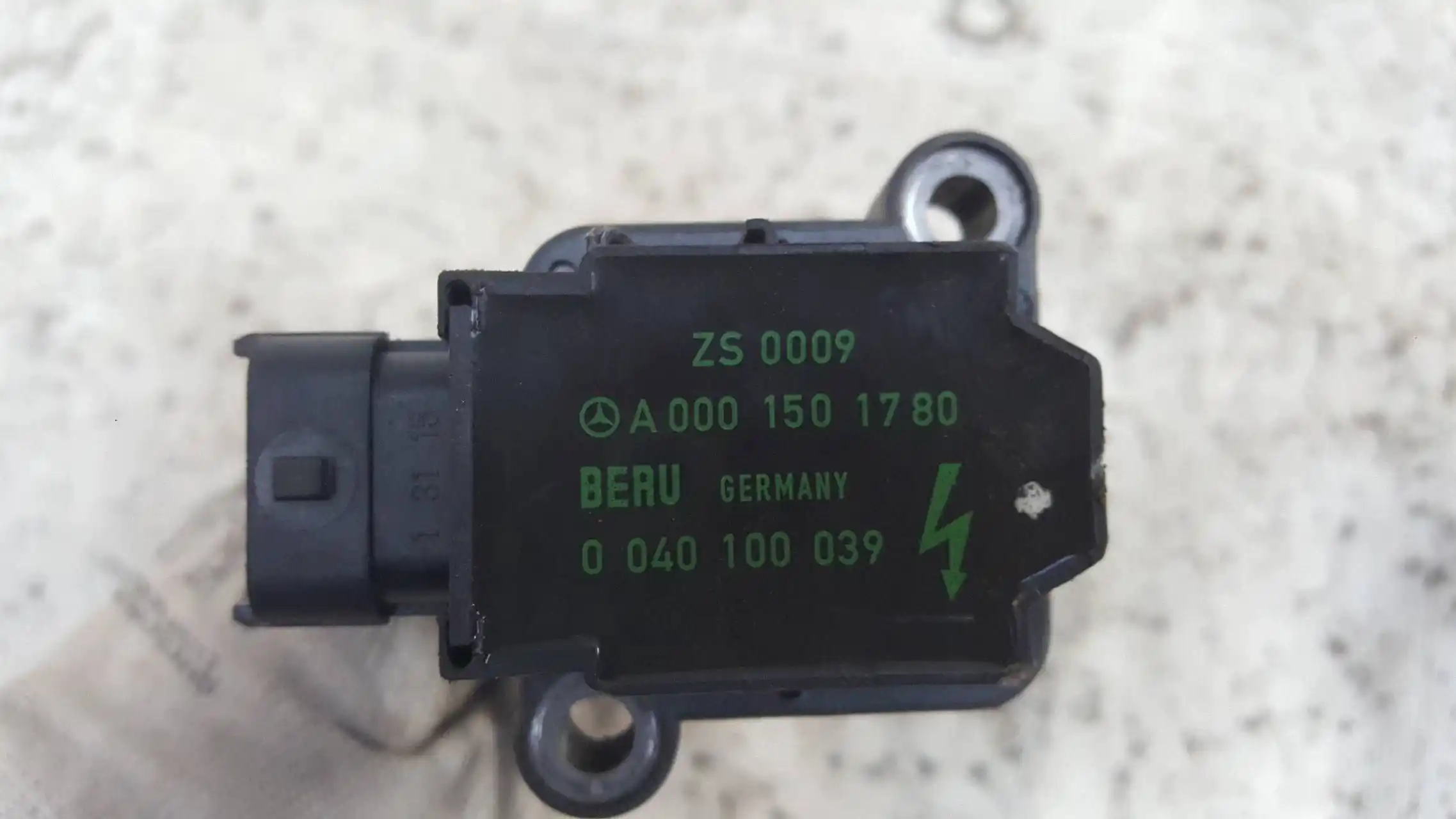 CEWKA ZAPŁONOWA KOMPLET A0001501780 0040100039 MERCEDES W203 2.0 16V 00-