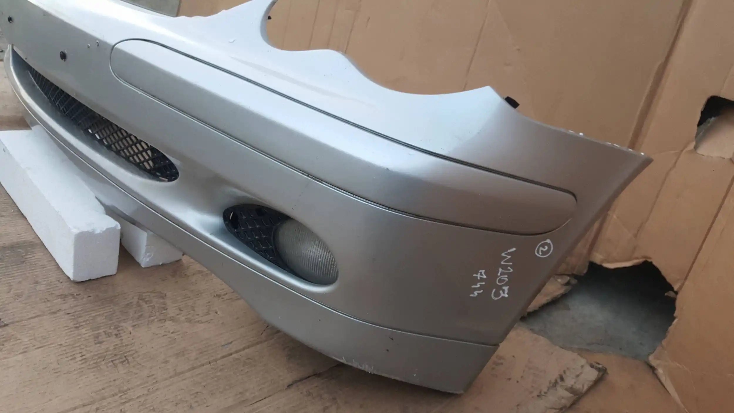 ZDERZAK PRZÓD PRZEDNI MERCEDES C KLASA W203 00-04 744