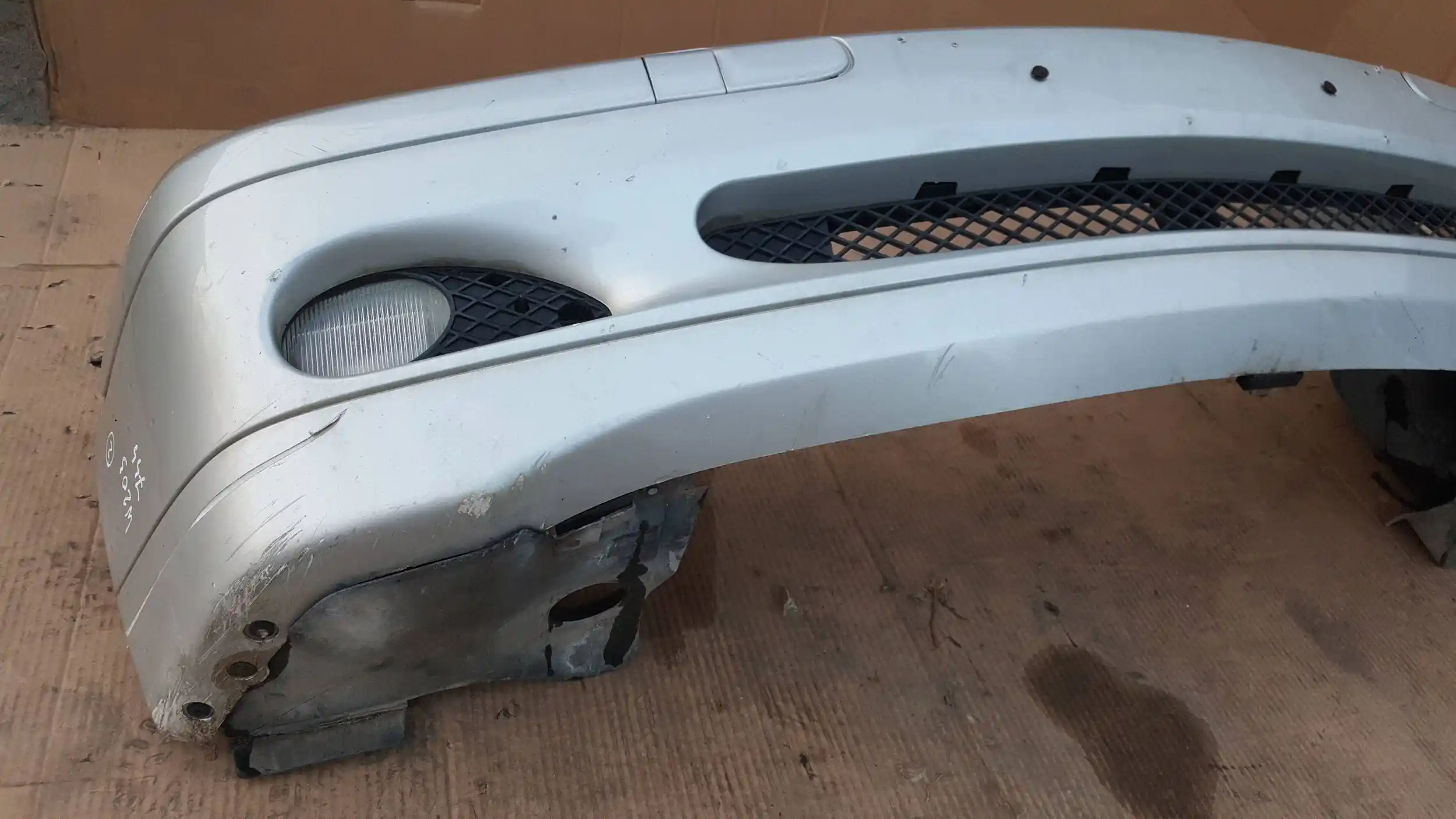 ZDERZAK PRZÓD PRZEDNI MERCEDES C KLASA W203 00-04 744