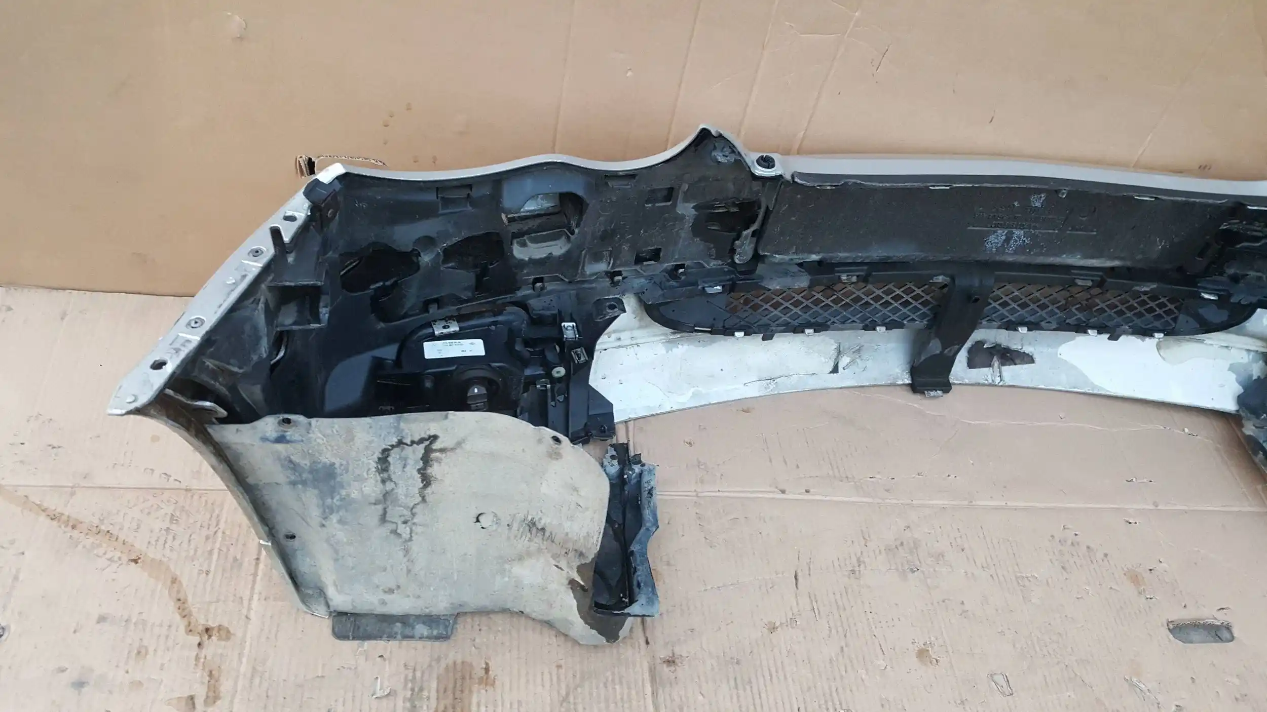 ZDERZAK PRZÓD PRZEDNI MERCEDES C KLASA W203 00-04 744