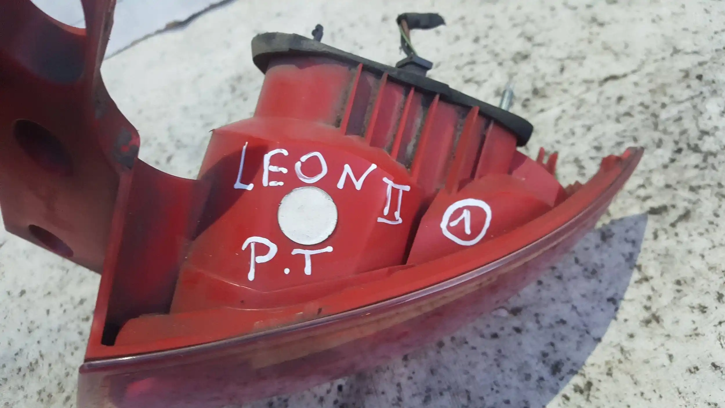 LAMPA PRAWY TYŁ TYLNA SEAT LEON II 05-09