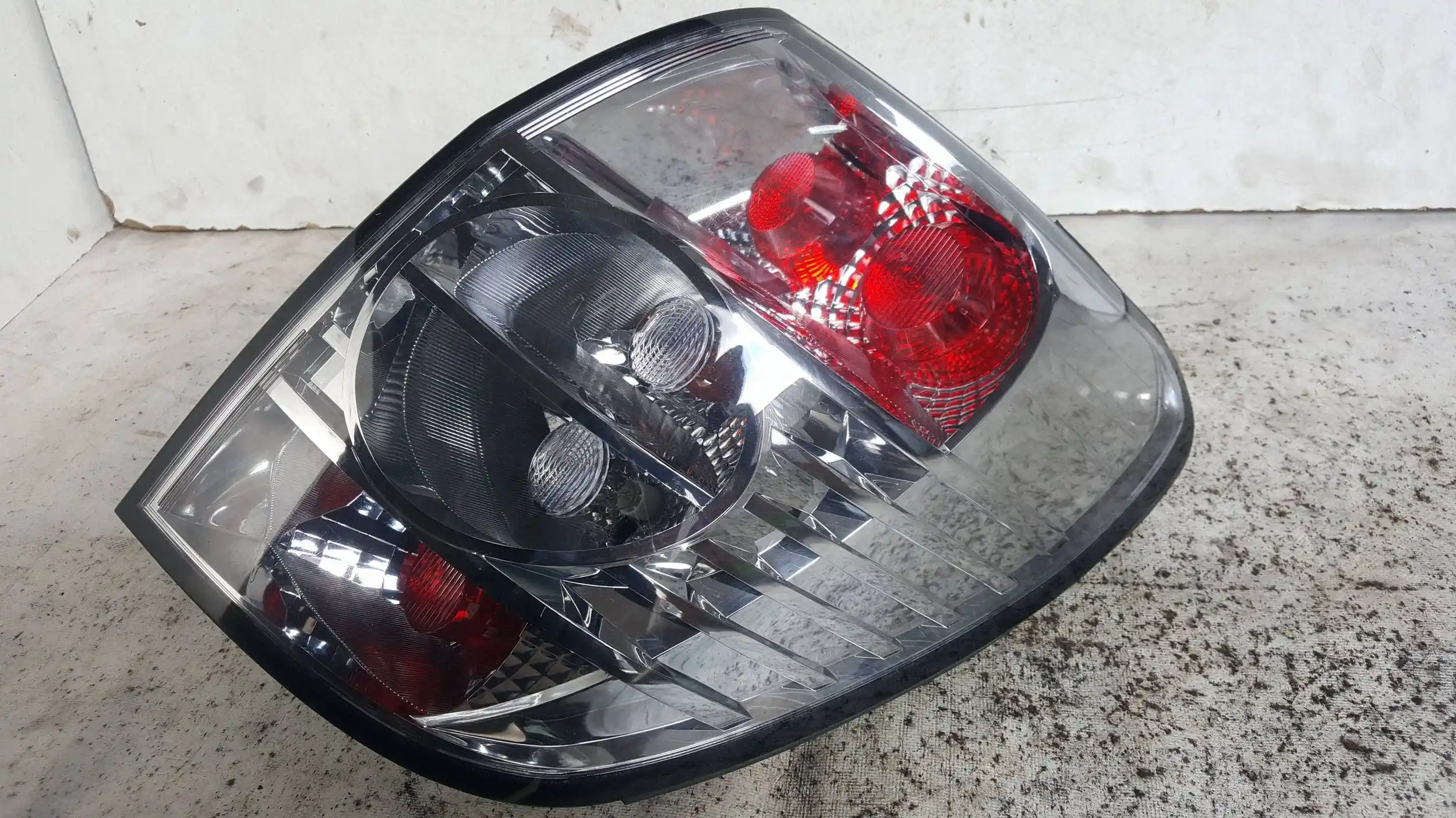 LAMPA PRAWY TYŁ TYLNA CHEVROLET CAPTIVA I LIFT 11-15