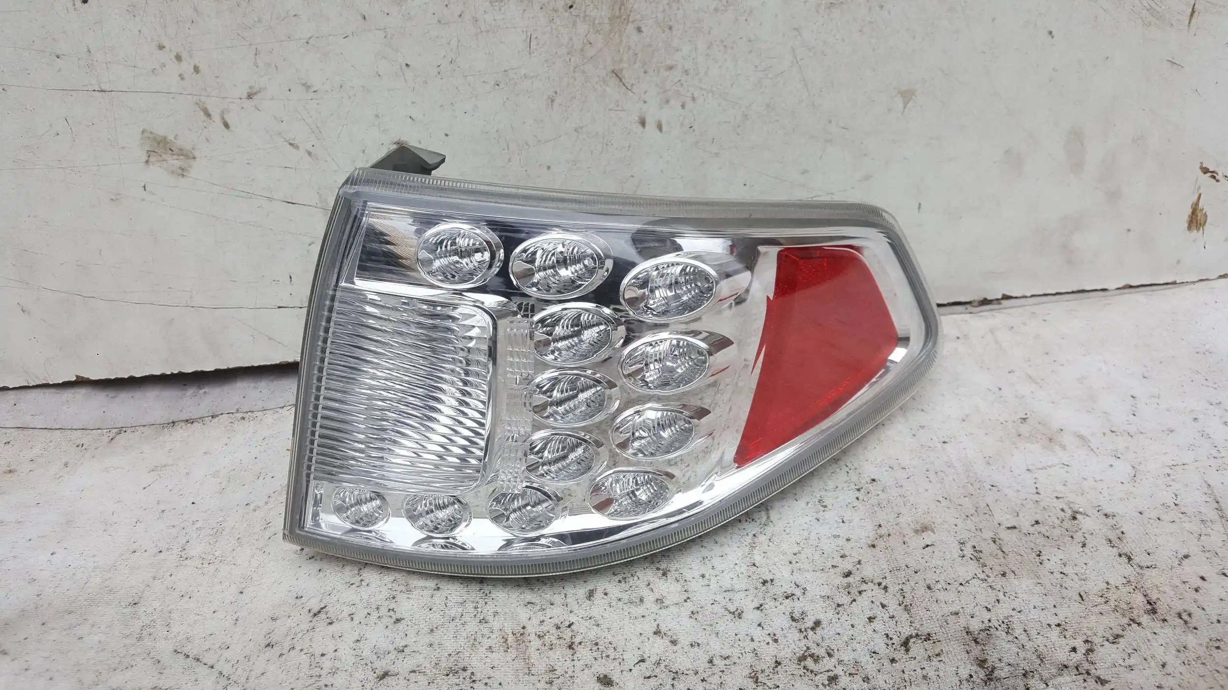 LAMPA PRAWY TYŁ TYLNA SUBARU IMPREZA III GH HB 07-