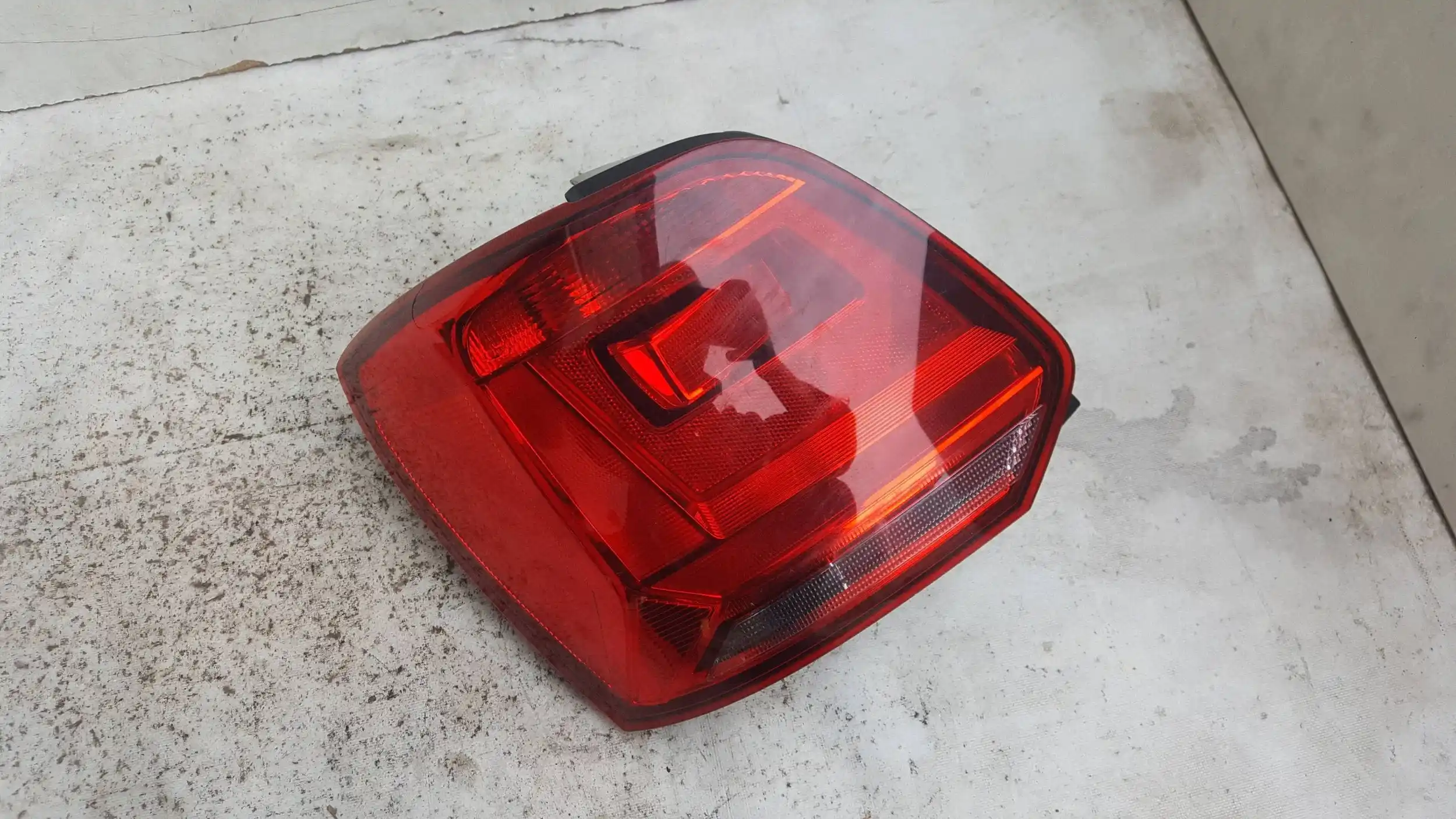 LAMPA LEWY TYŁ TYLNA 6C0945095K VW POLO V 6C LIFT 14-17