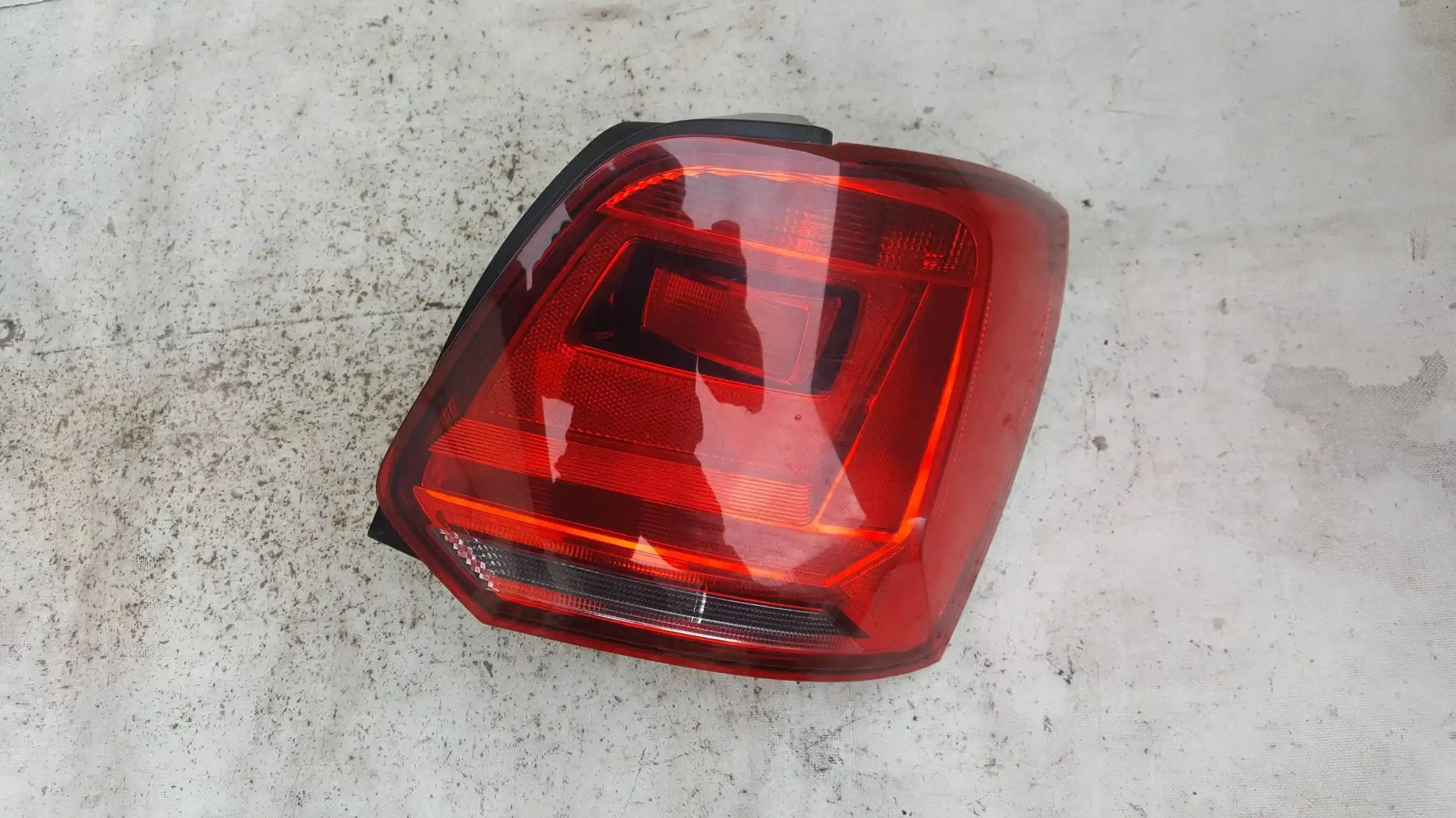 LAMPA PRAWY TYŁ TYLNA 6C0945096K VW POLO V 6C LIFT 14-17