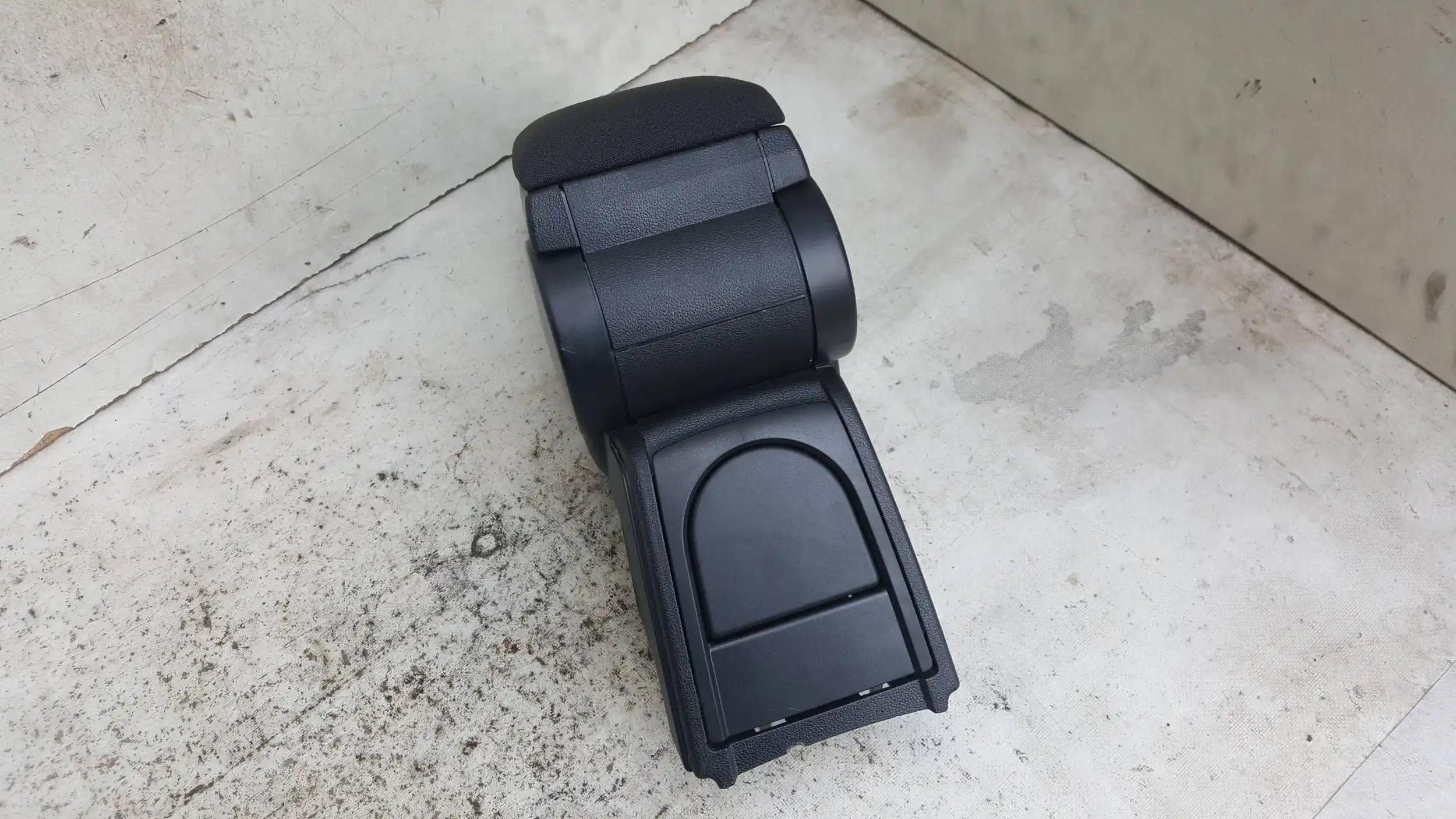 PODŁOKIETNIK 6R0864207C VW POLO 6R V 09-