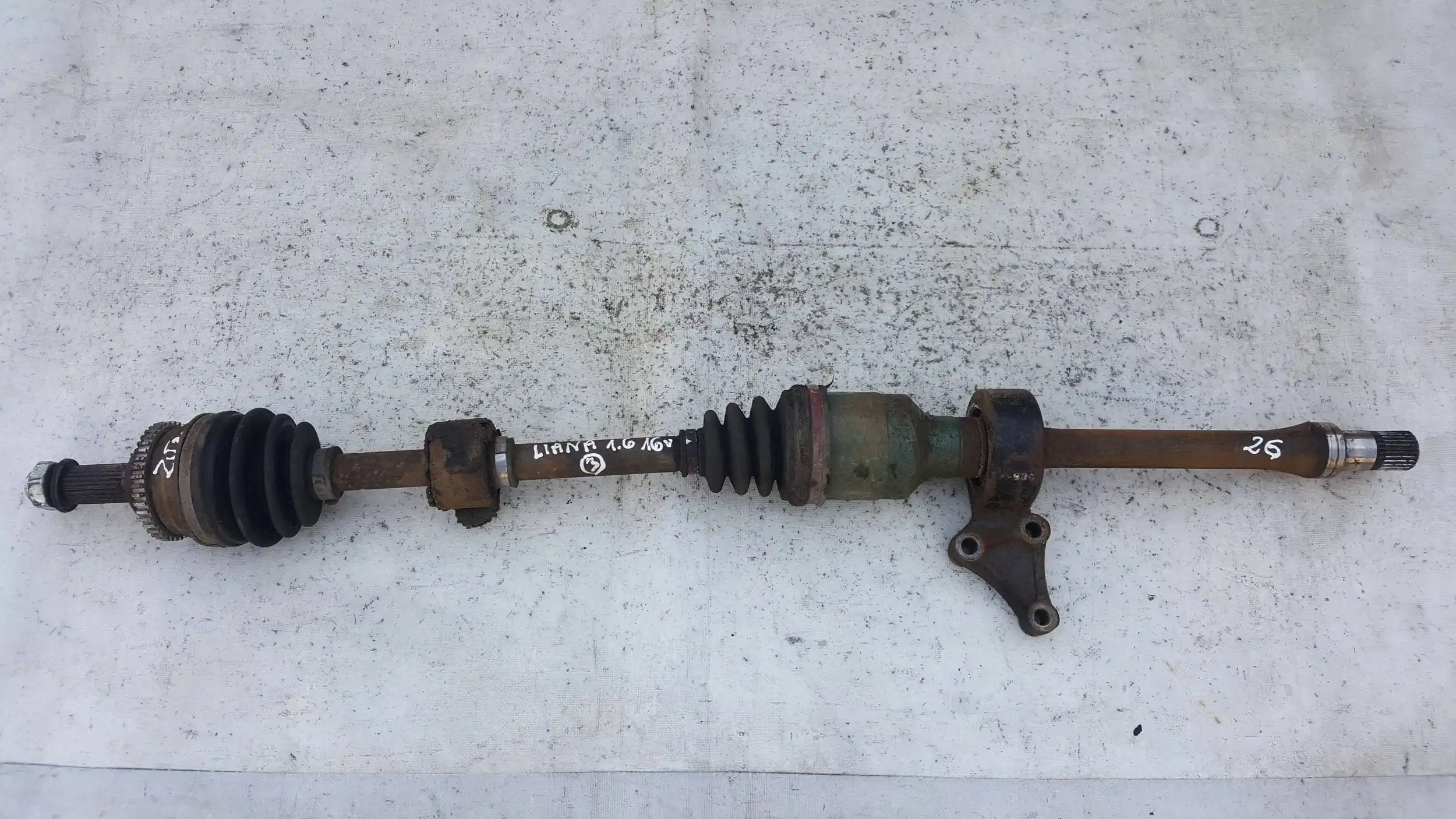 PÓŁOŚ PRAWA DŁUGA 26/25 SUZUKI LIANA HB 1.6 16V 01-