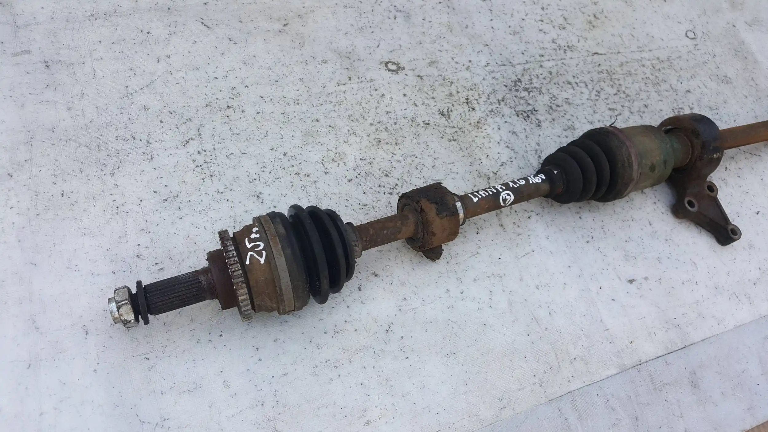 PÓŁOŚ PRAWA DŁUGA 26/25 SUZUKI LIANA HB 1.6 16V 01-
