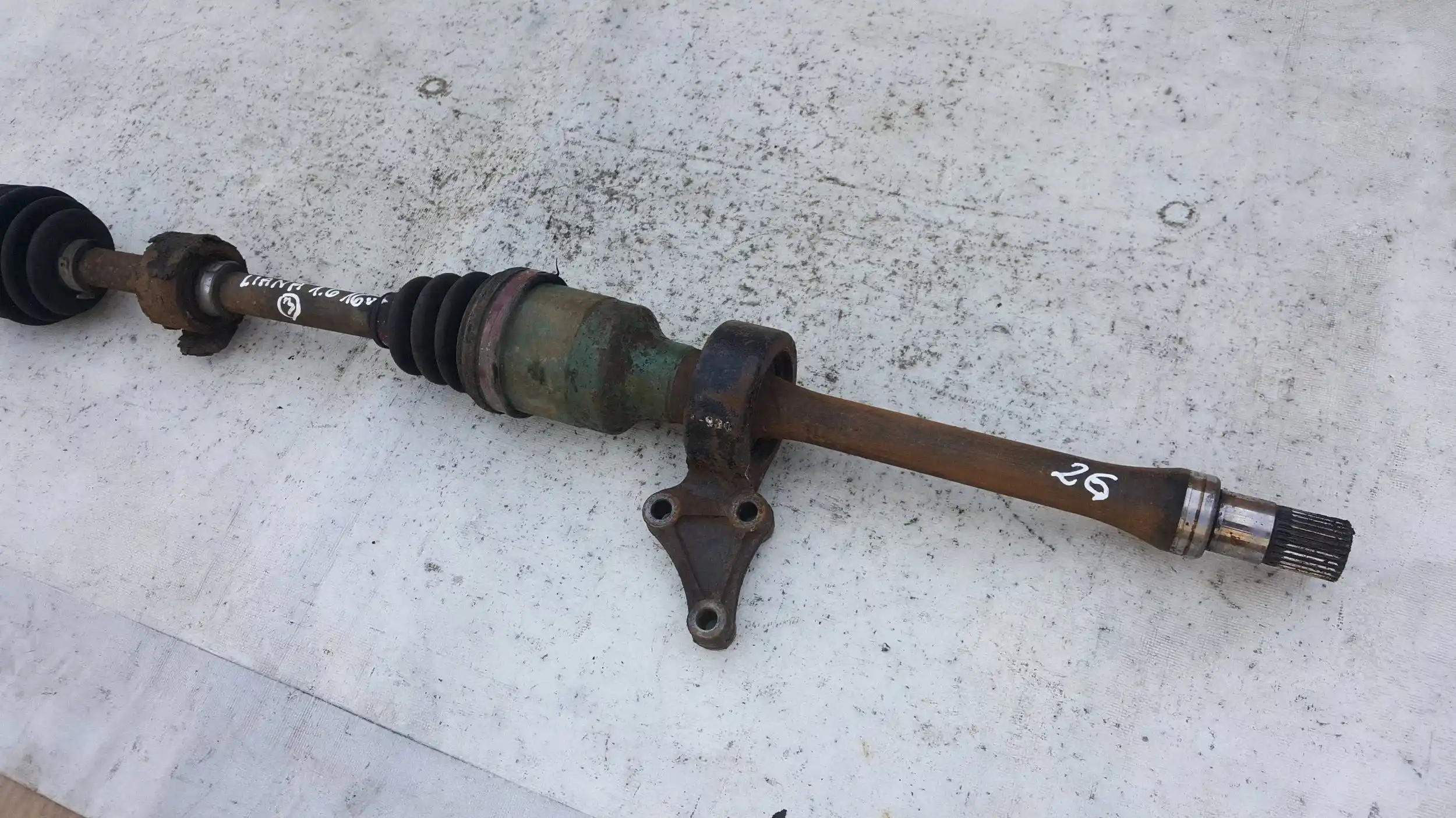 PÓŁOŚ PRAWA DŁUGA 26/25 SUZUKI LIANA HB 1.6 16V 01-