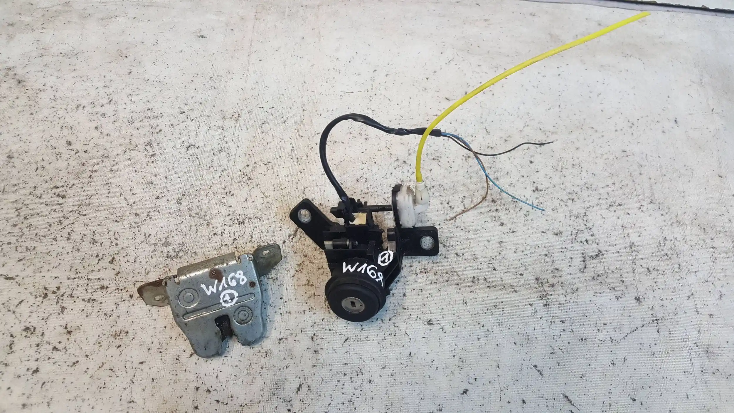 ZAMEK KLAPY TYŁ TYLNEJ A1687400236 A188740091 MERCEDES A KLASA W168 97-