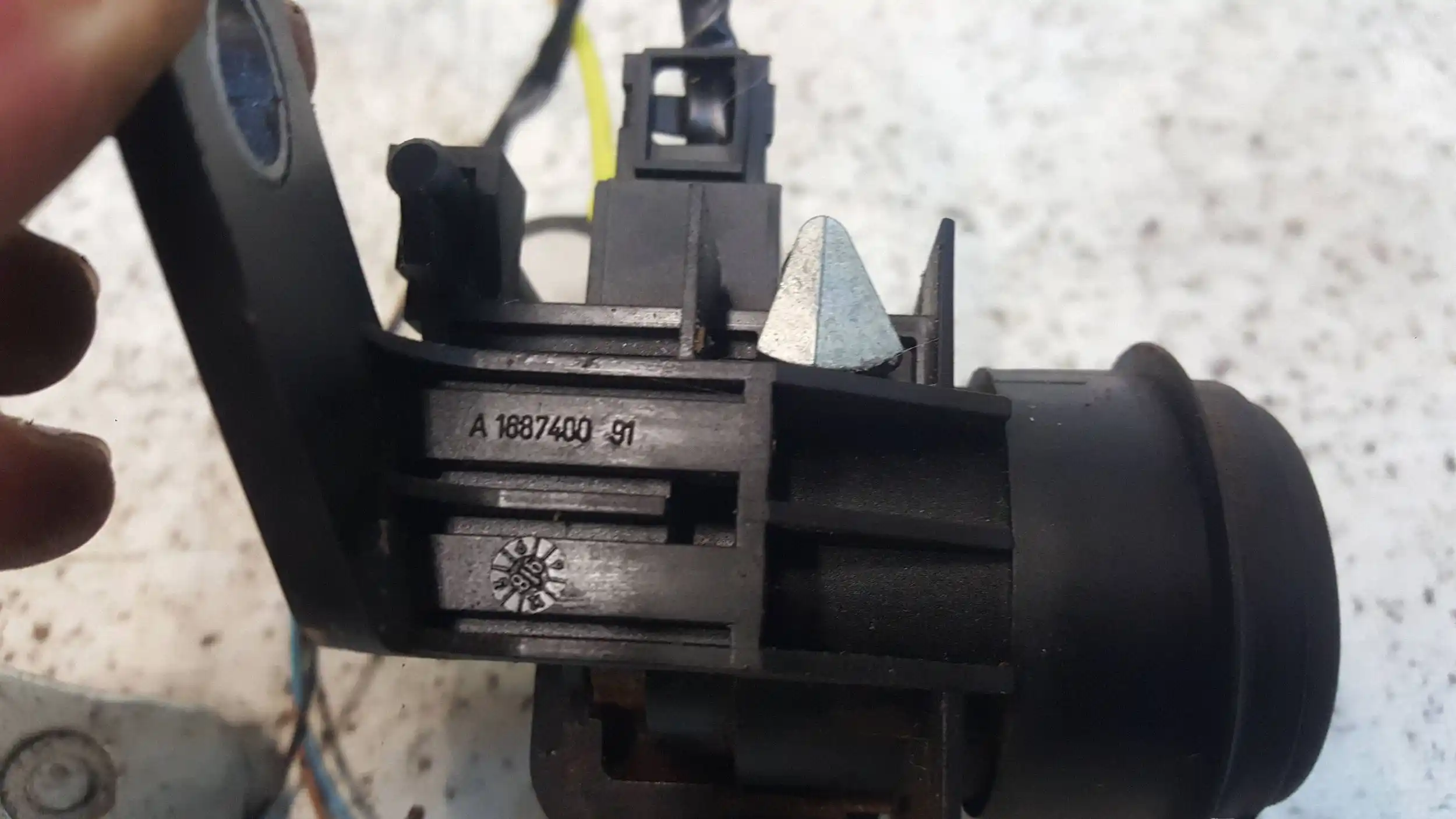 ZAMEK KLAPY TYŁ TYLNEJ A1687400236 A188740091 MERCEDES A KLASA W168 97-