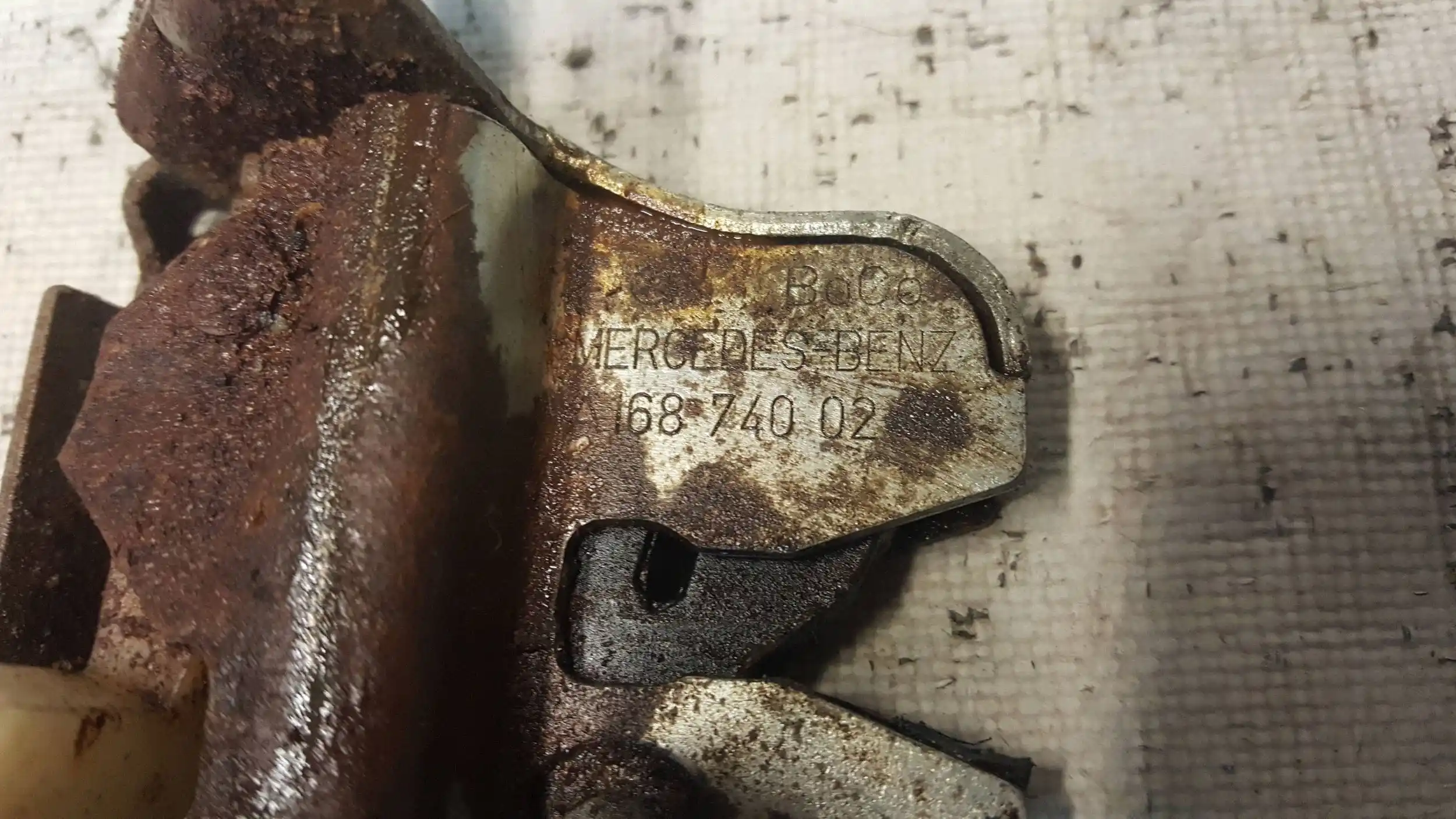 ZAMEK KLAPY TYŁ TYLNEJ A1687400236 A188740091 MERCEDES A KLASA W168 97-