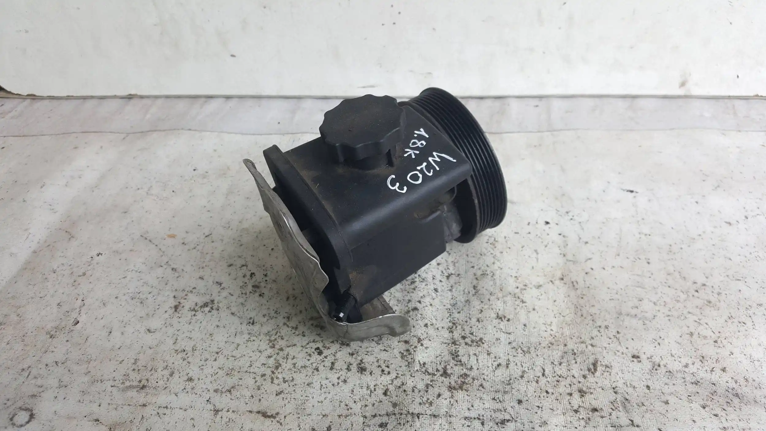 POMPA WSPOMAGANIA A0034664101 MERCEDES C-KLASA W203 1.8 K LIFT 04-07