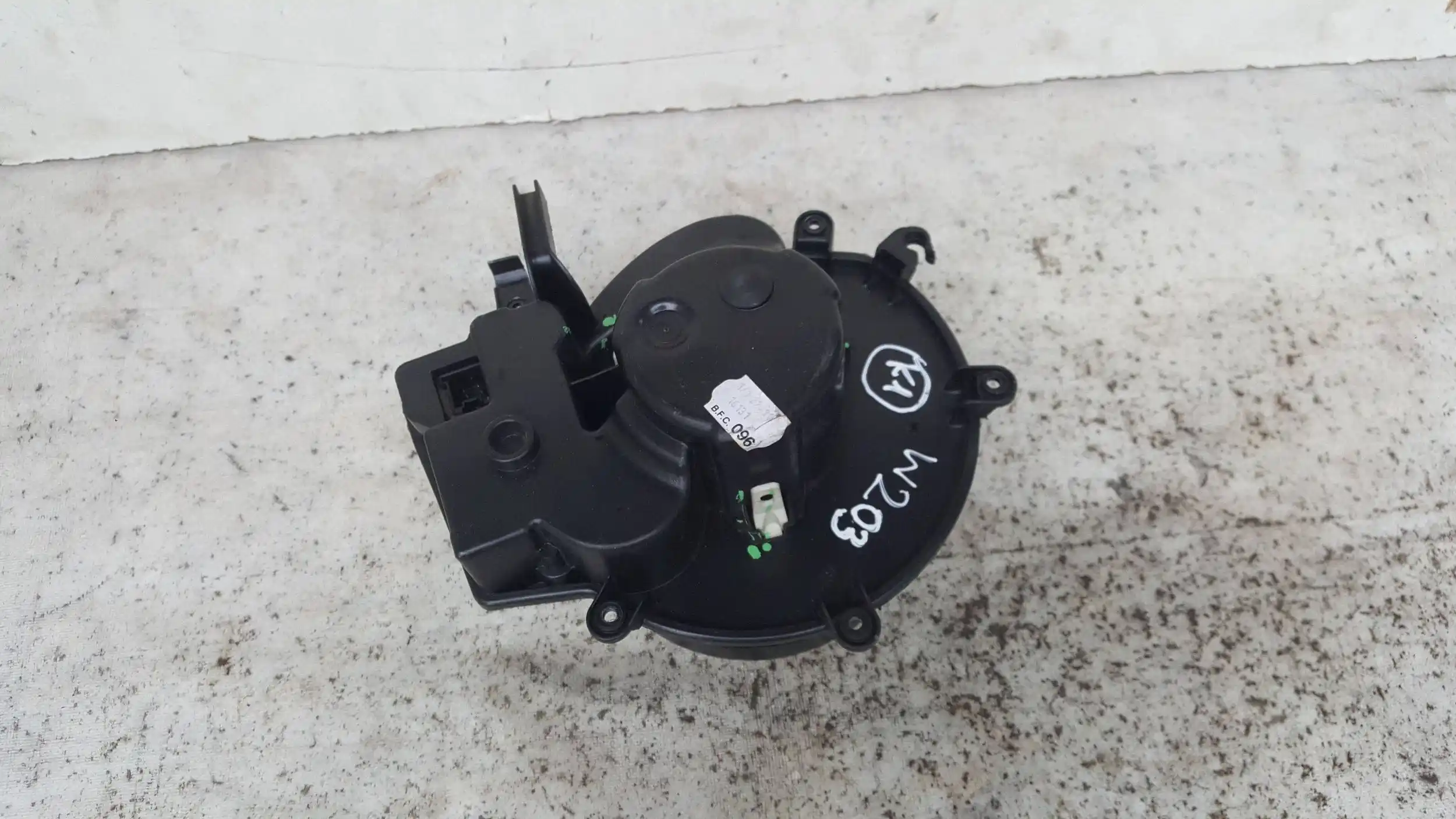 DMUCHAWA WENTYLATOR KABINOWY MERCEDES C-KLASA W203 00-