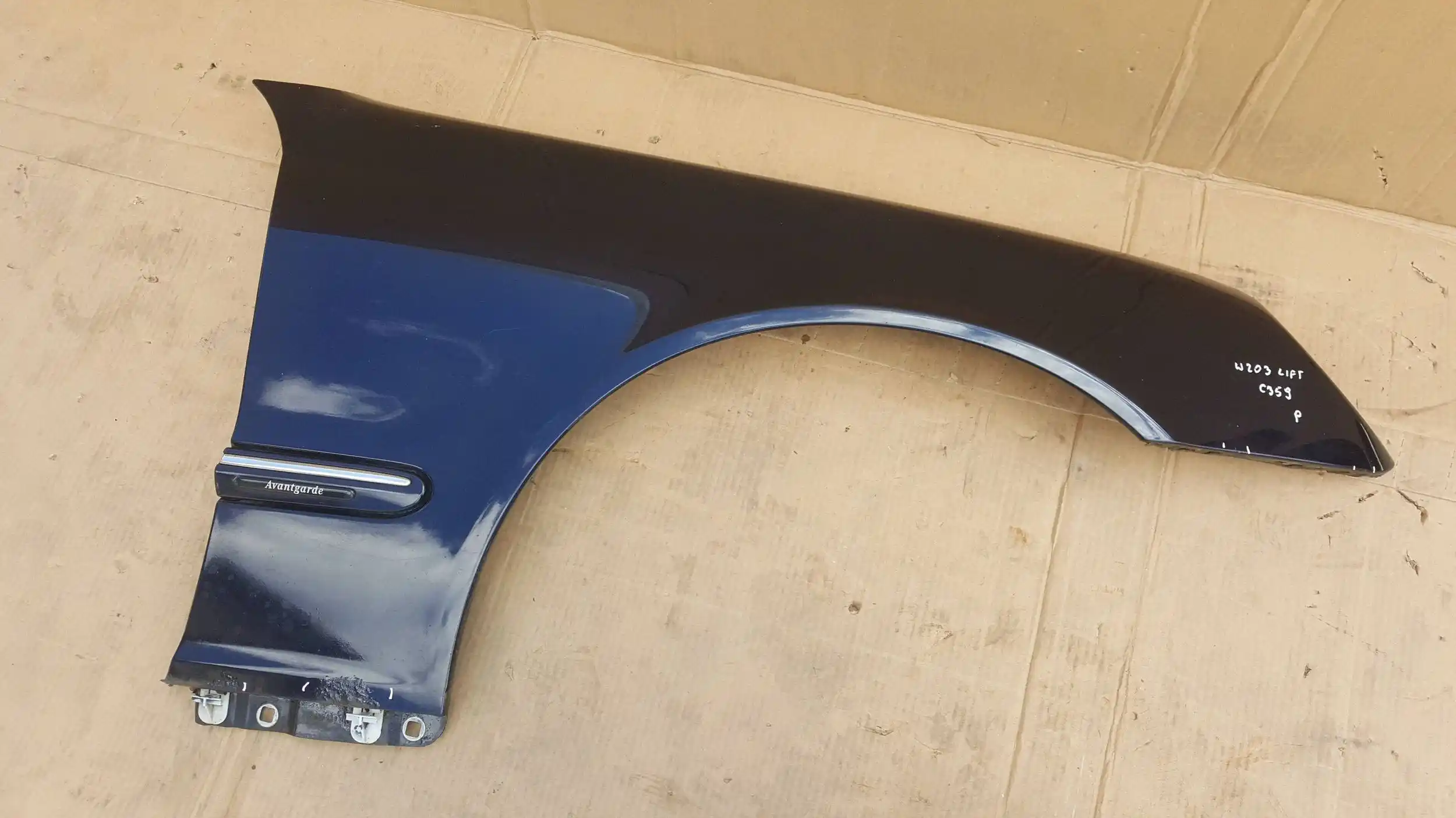 BŁOTNIK PRAWY PRZÓD PRZEDNI MERCEDES W203 C-KLASA LIFT 04-07 C359