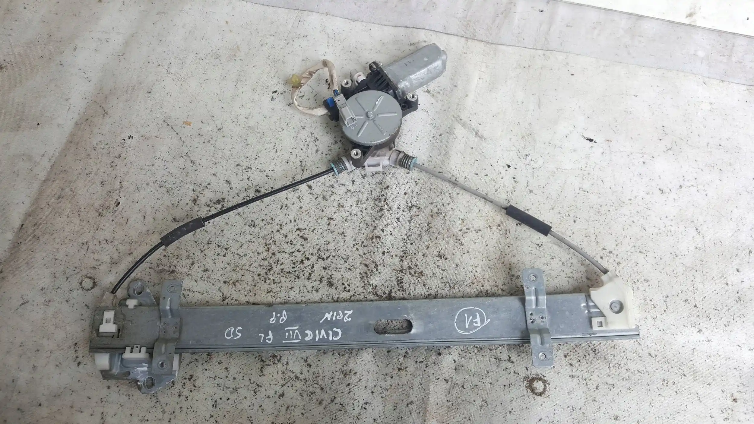 MECHANIZM SILNICZEK SZYBY PRAWY PRZÓD 2 PIN HONDA CIVIC VII 5D LIFT 04-06