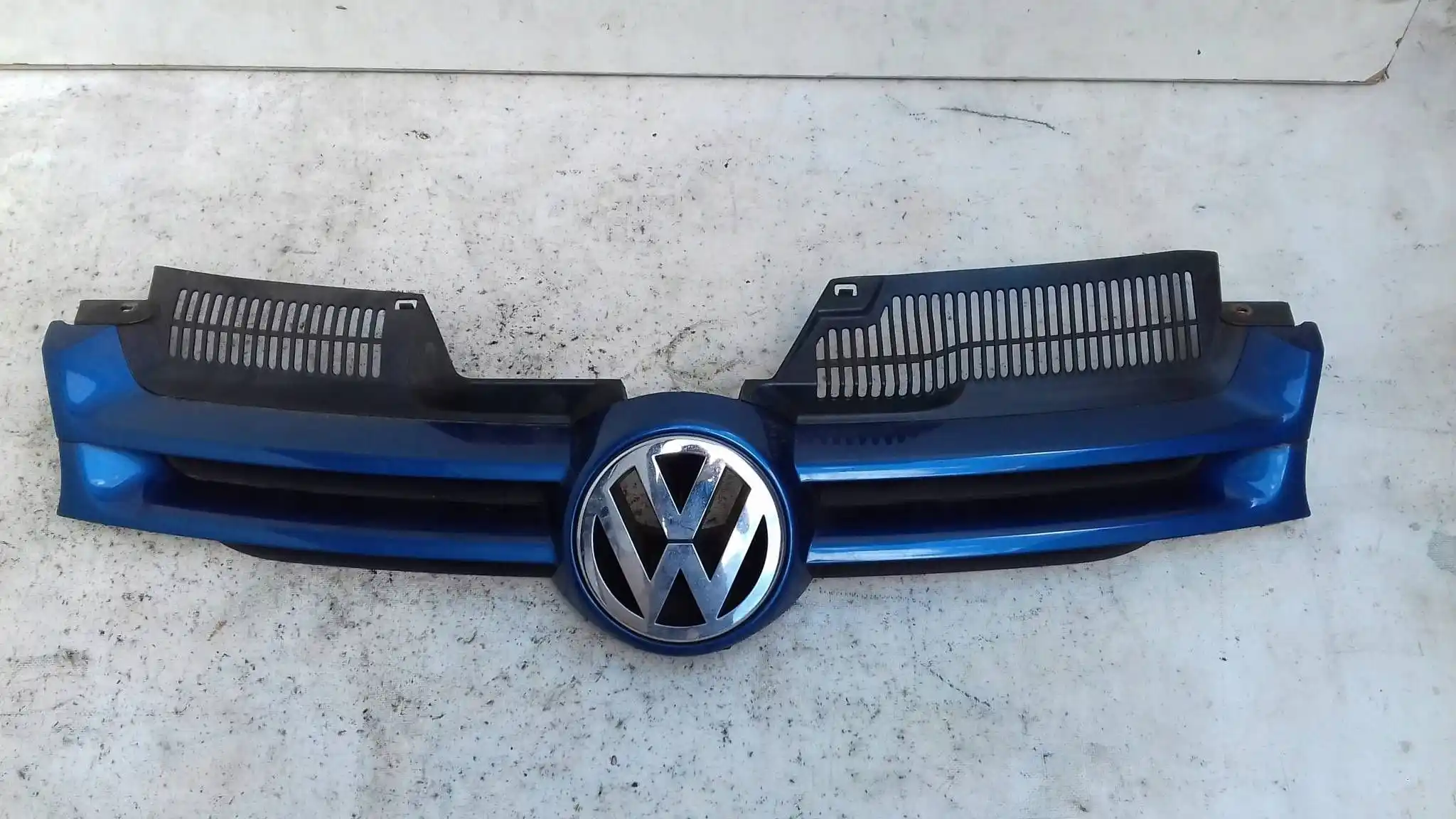 GRILL ATRAPA CHŁODNICY 1K0853655A VW GOLF V 5 03-09 LA5K