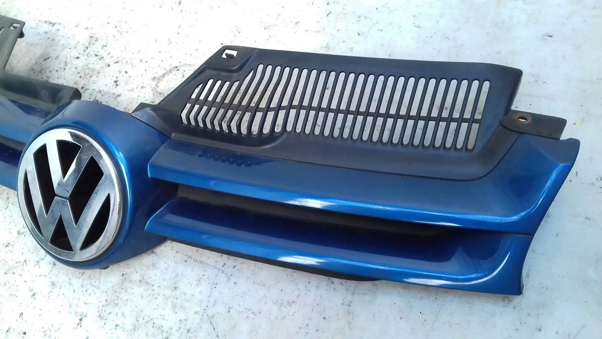 GRILL ATRAPA CHŁODNICY 1K0853655A VW GOLF V 5 03-09 LA5K
