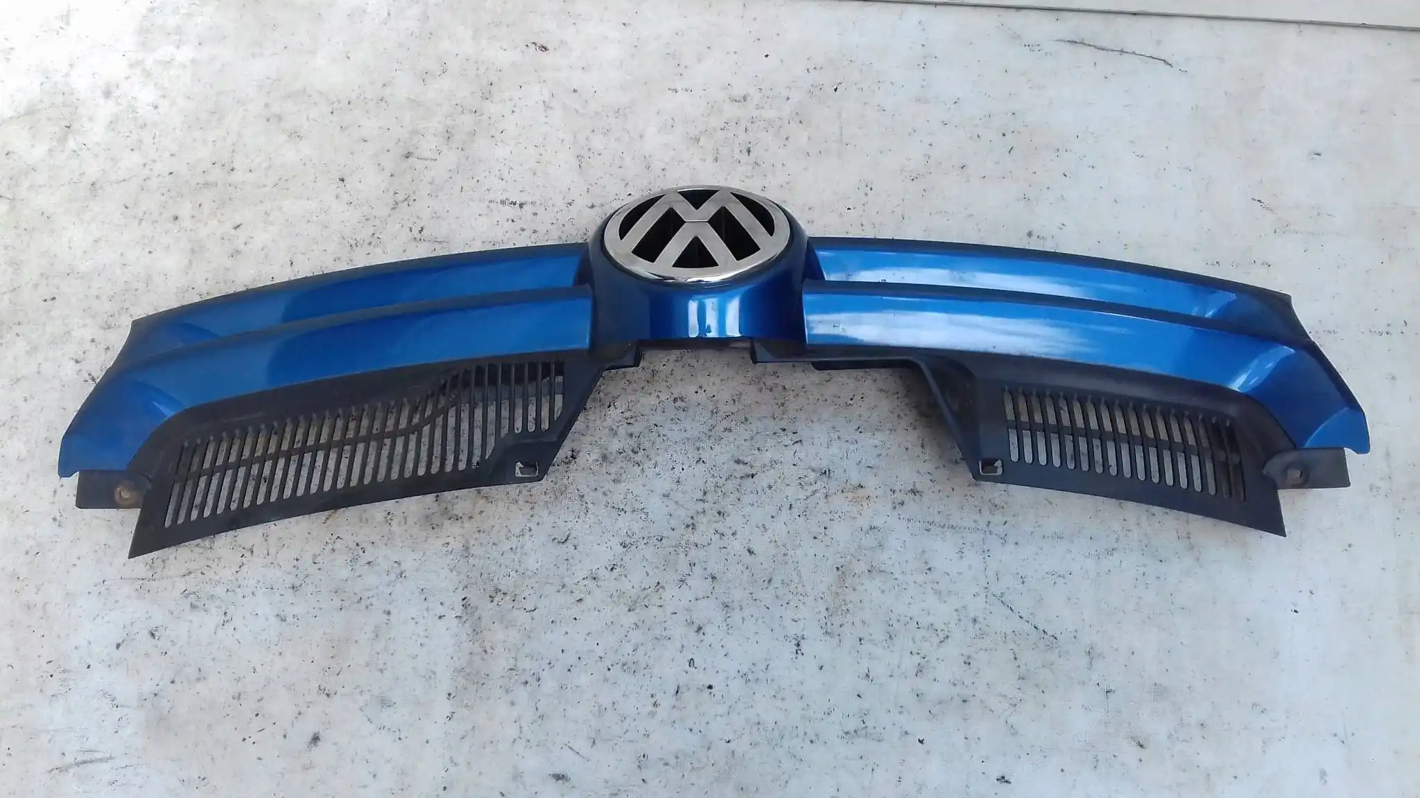 GRILL ATRAPA CHŁODNICY 1K0853655A VW GOLF V 5 03-09 LA5K
