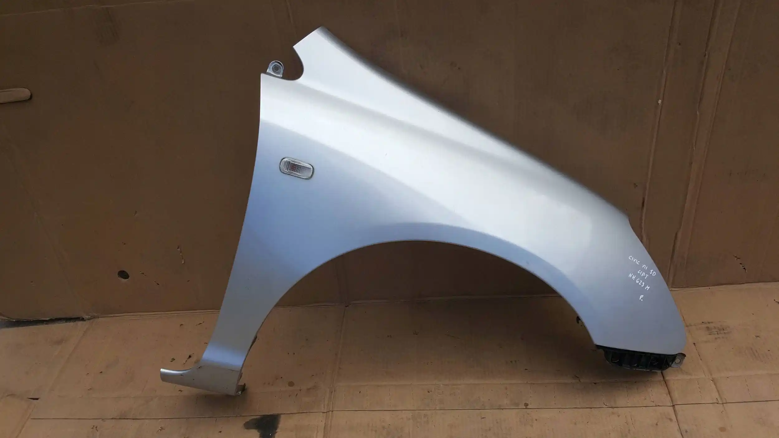 BŁOTNIK PRAWY PRZÓD PRZEDNI HONDA CIVIC VII LIFT 04-06 NH623M