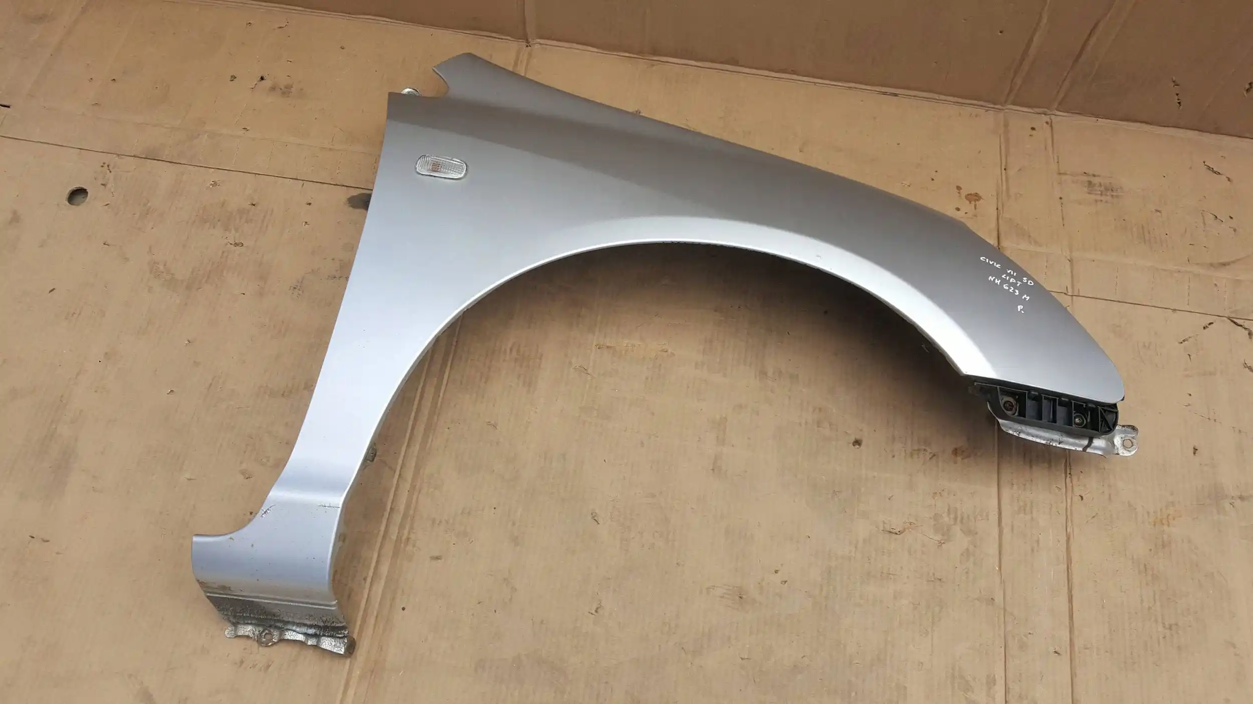 BŁOTNIK PRAWY PRZÓD PRZEDNI HONDA CIVIC VII LIFT 04-06 NH623M