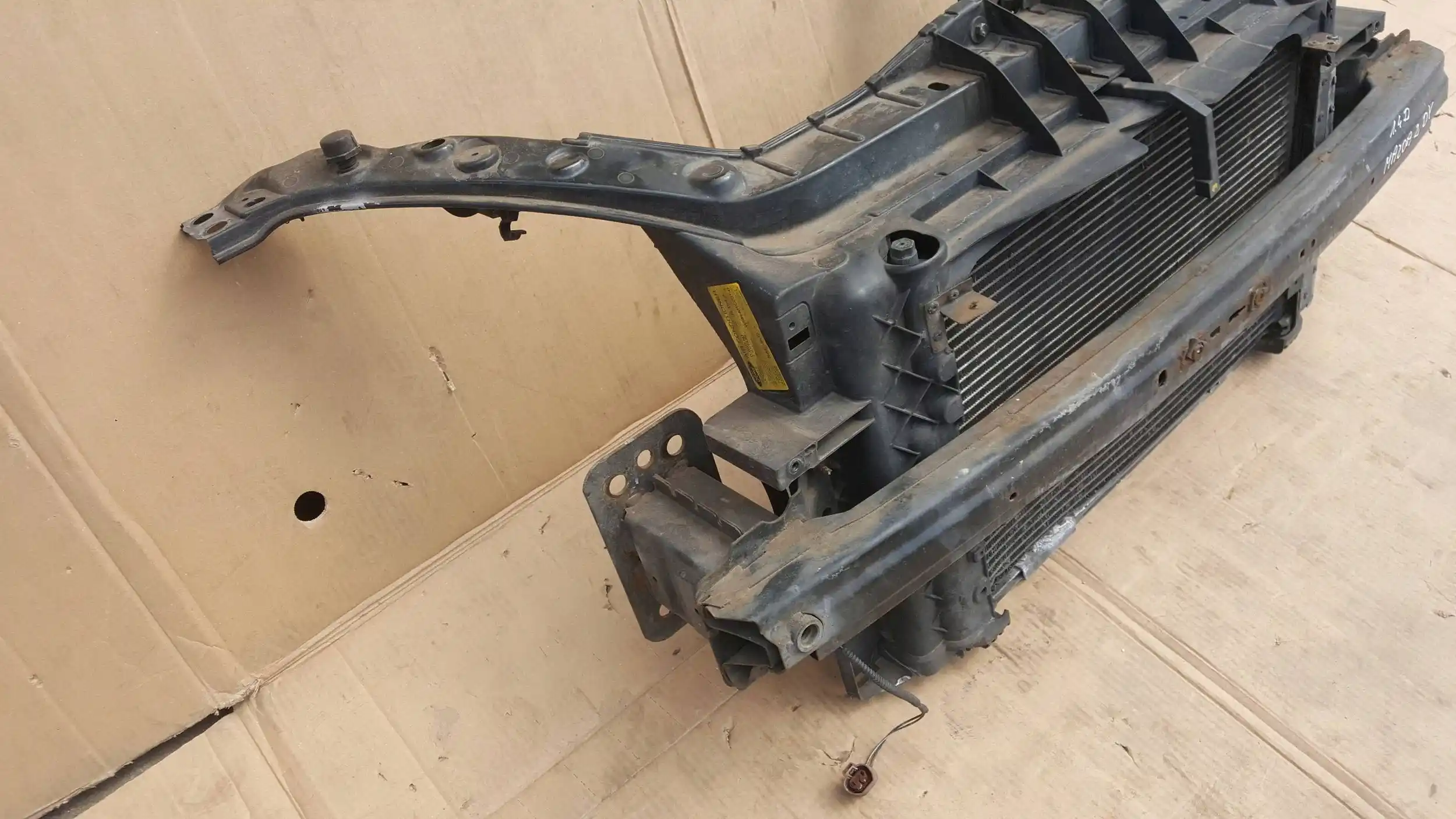 PAS PRZEDNI WZMOCNIENIE CHŁODNICE WENTYLATOR KPL MAZDA 2 DY 1.4D 02-07