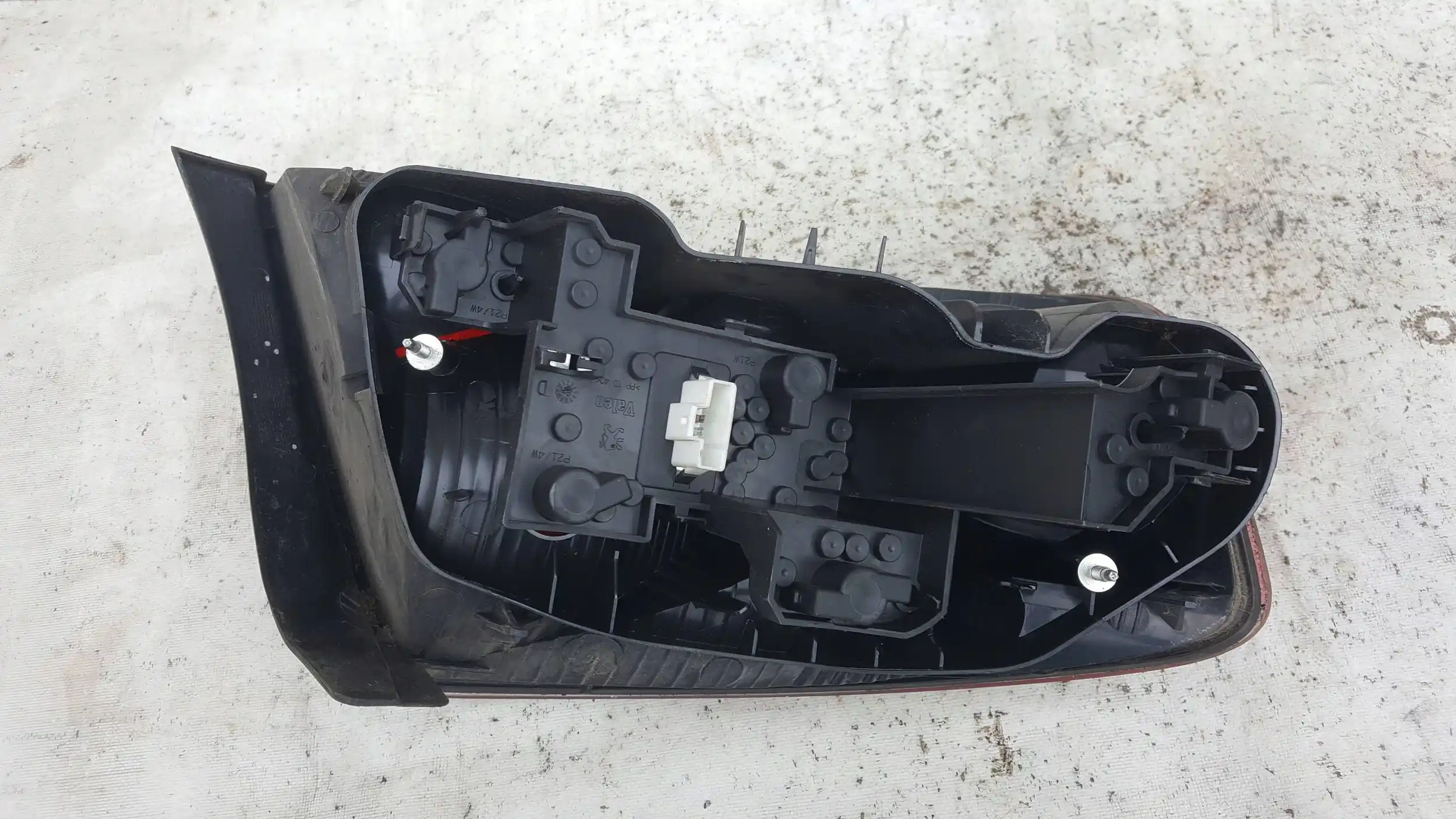 LAMPA PRAWY TYŁ TYLNA PEUGEOT 407 SEDAN 04-08