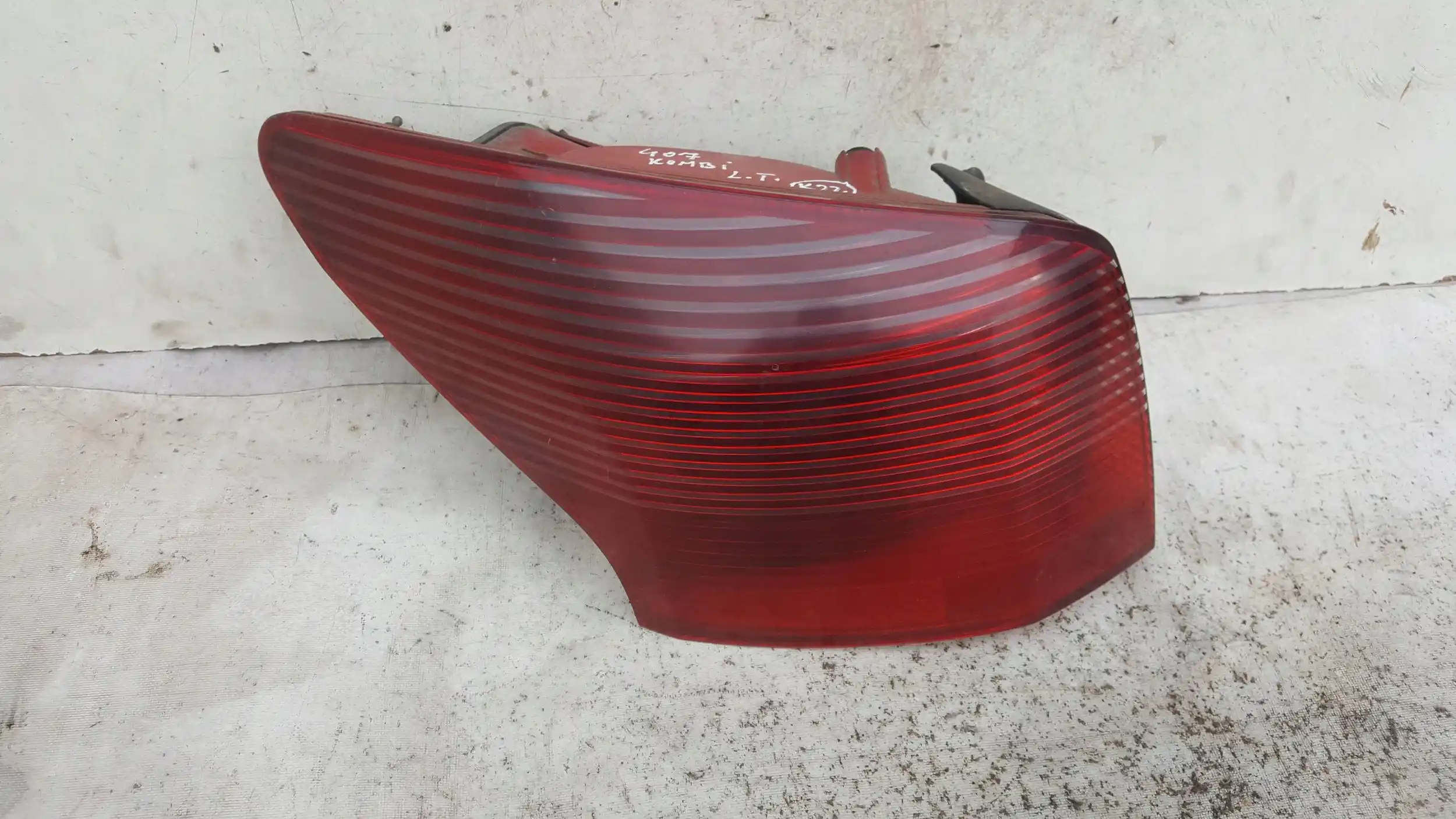 LAMPA LEWY TYŁ TYLNA PEUGEOT 407 SW KOMBI 04-