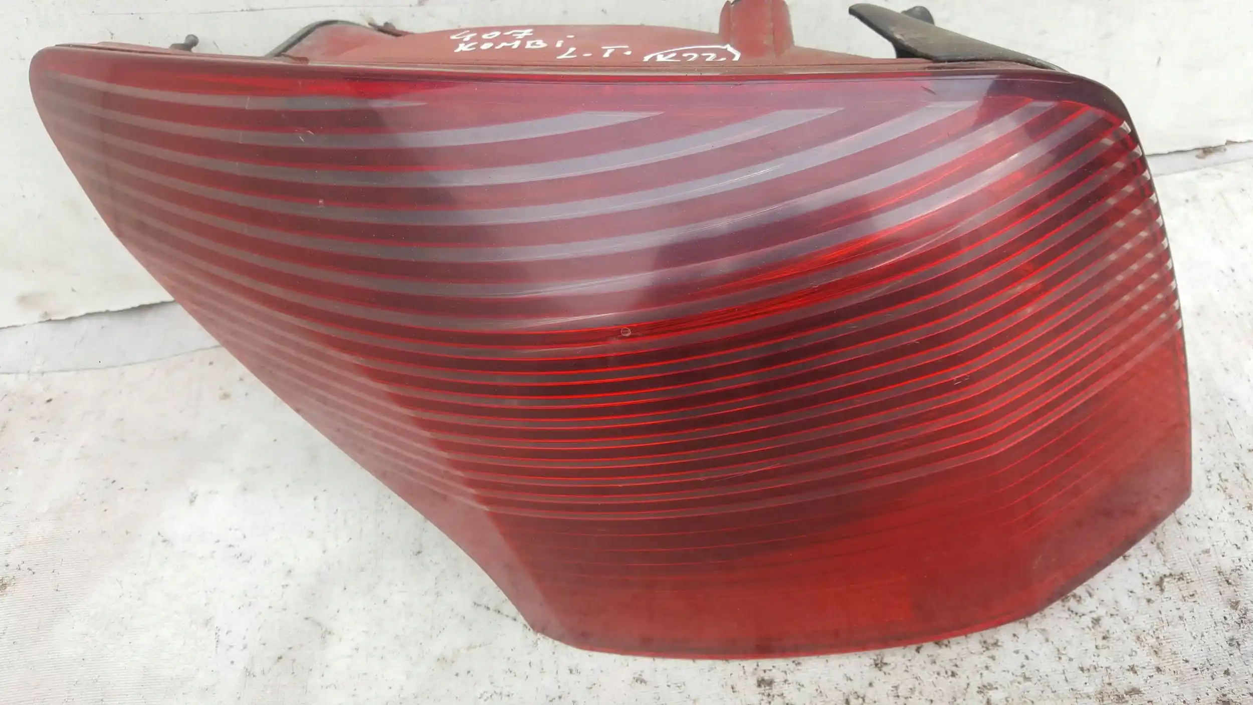 LAMPA LEWY TYŁ TYLNA PEUGEOT 407 SW KOMBI 04-