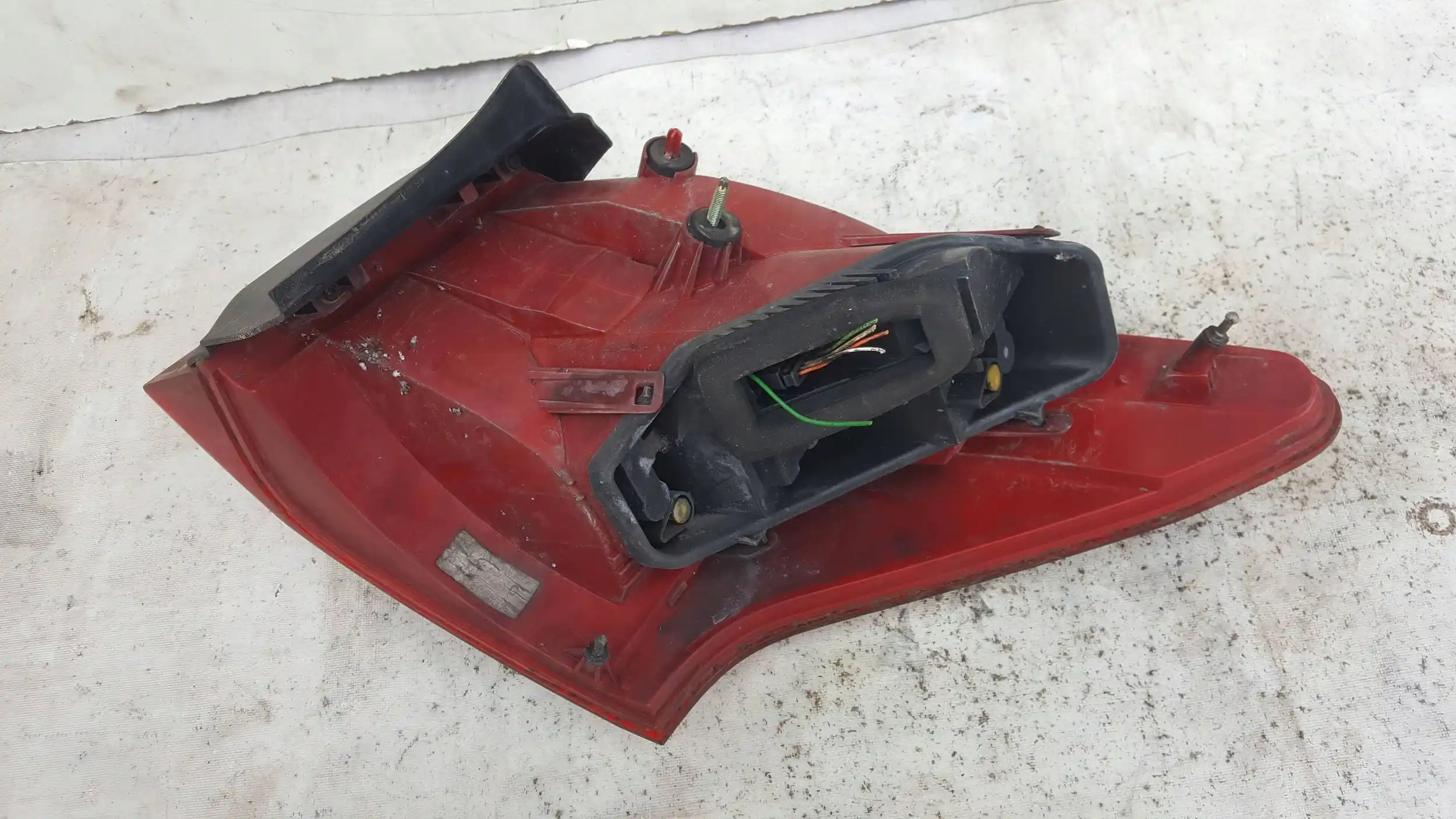 LAMPA LEWY TYŁ TYLNA PEUGEOT 407 SW KOMBI 04-