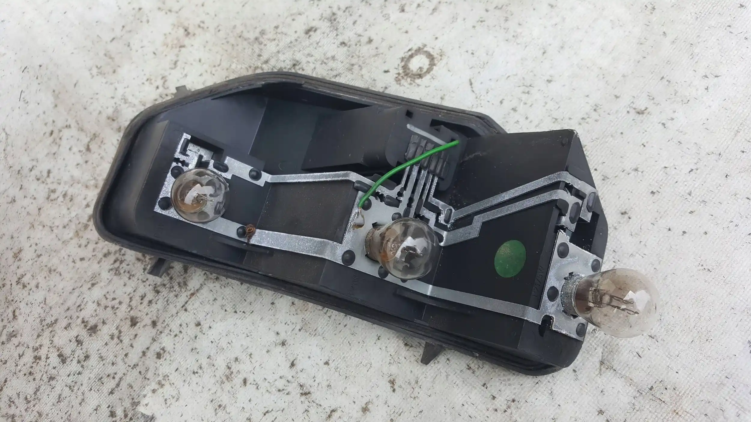 LAMPA LEWY TYŁ TYLNA PEUGEOT 407 SW KOMBI 04-