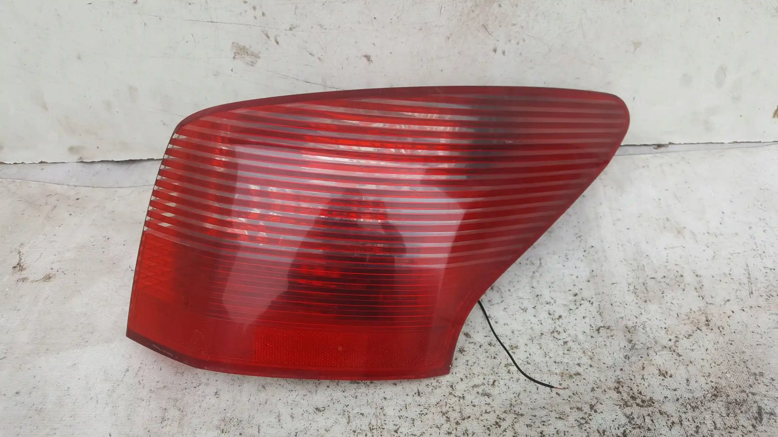 LAMPA PRAWY TYŁ TYLNA PEUGEOT 407 SW KOMBI 04-