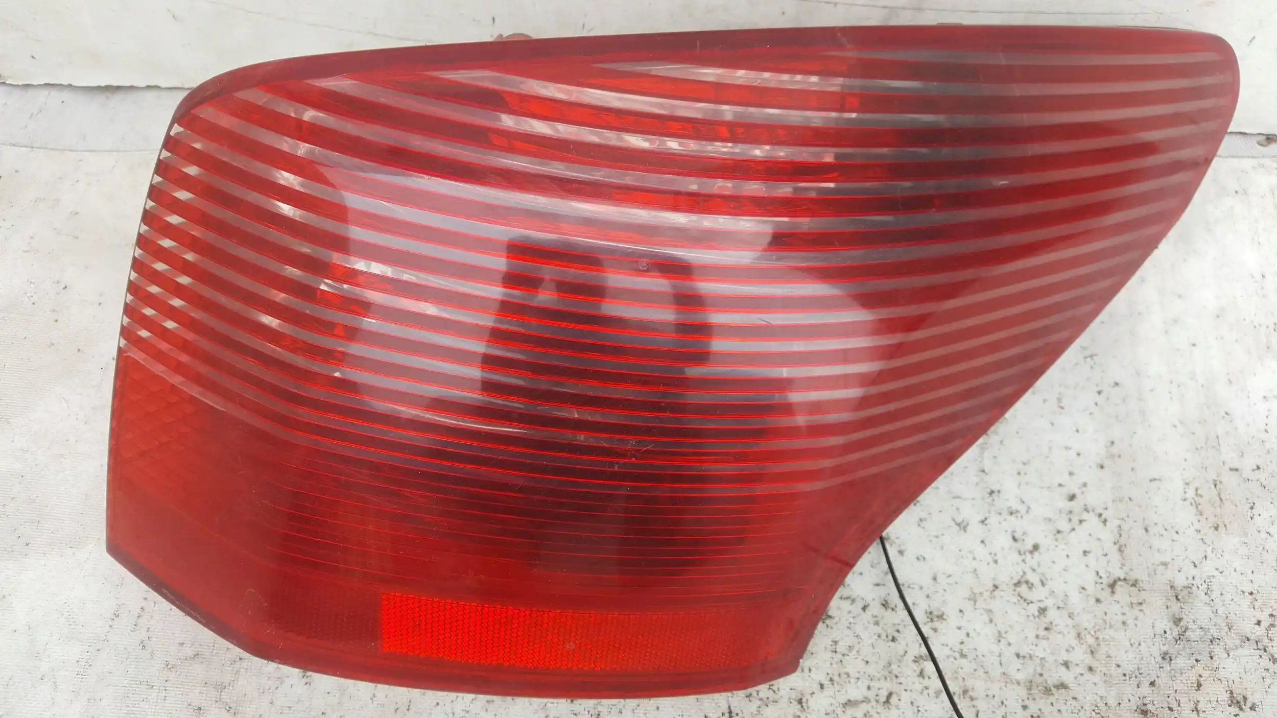LAMPA PRAWY TYŁ TYLNA PEUGEOT 407 SW KOMBI 04-