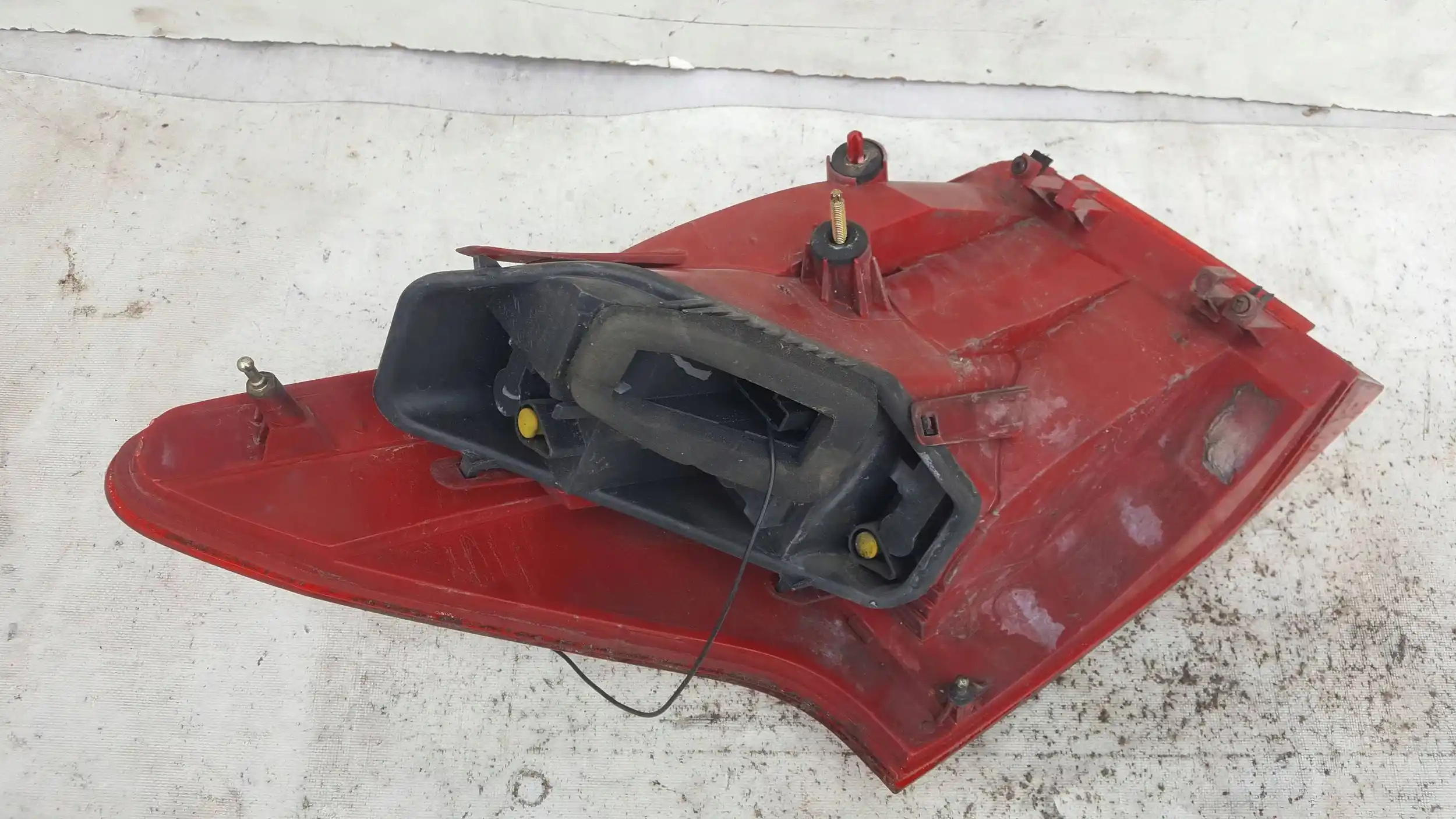 LAMPA PRAWY TYŁ TYLNA PEUGEOT 407 SW KOMBI 04-