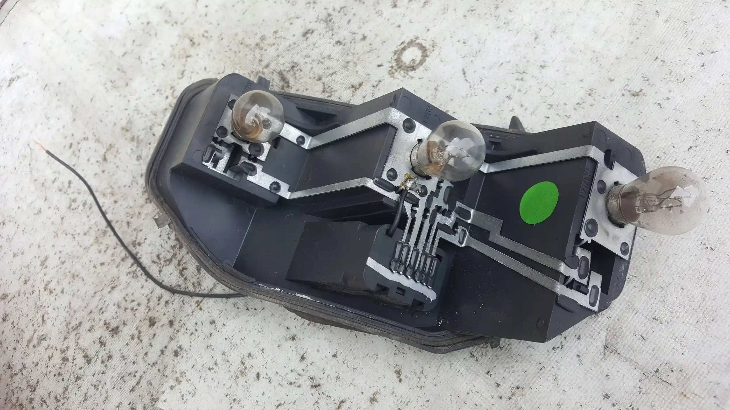 LAMPA PRAWY TYŁ TYLNA PEUGEOT 407 SW KOMBI 04-