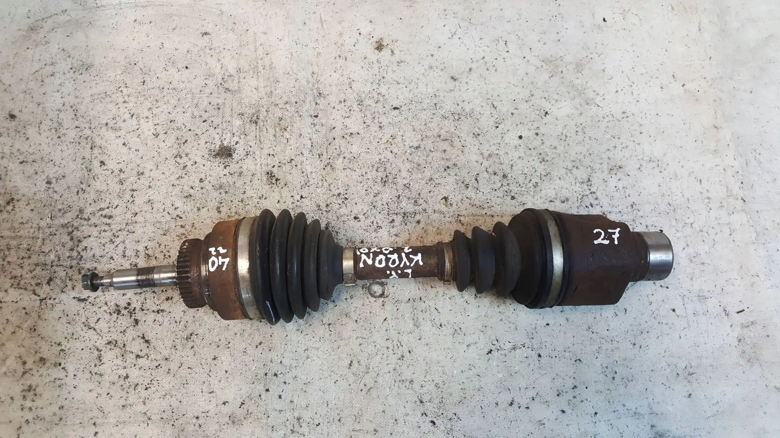 PÓŁOŚ LEWY PRZÓD 40/27 SSANGYONG KYRON 2.0 XDI 05-
