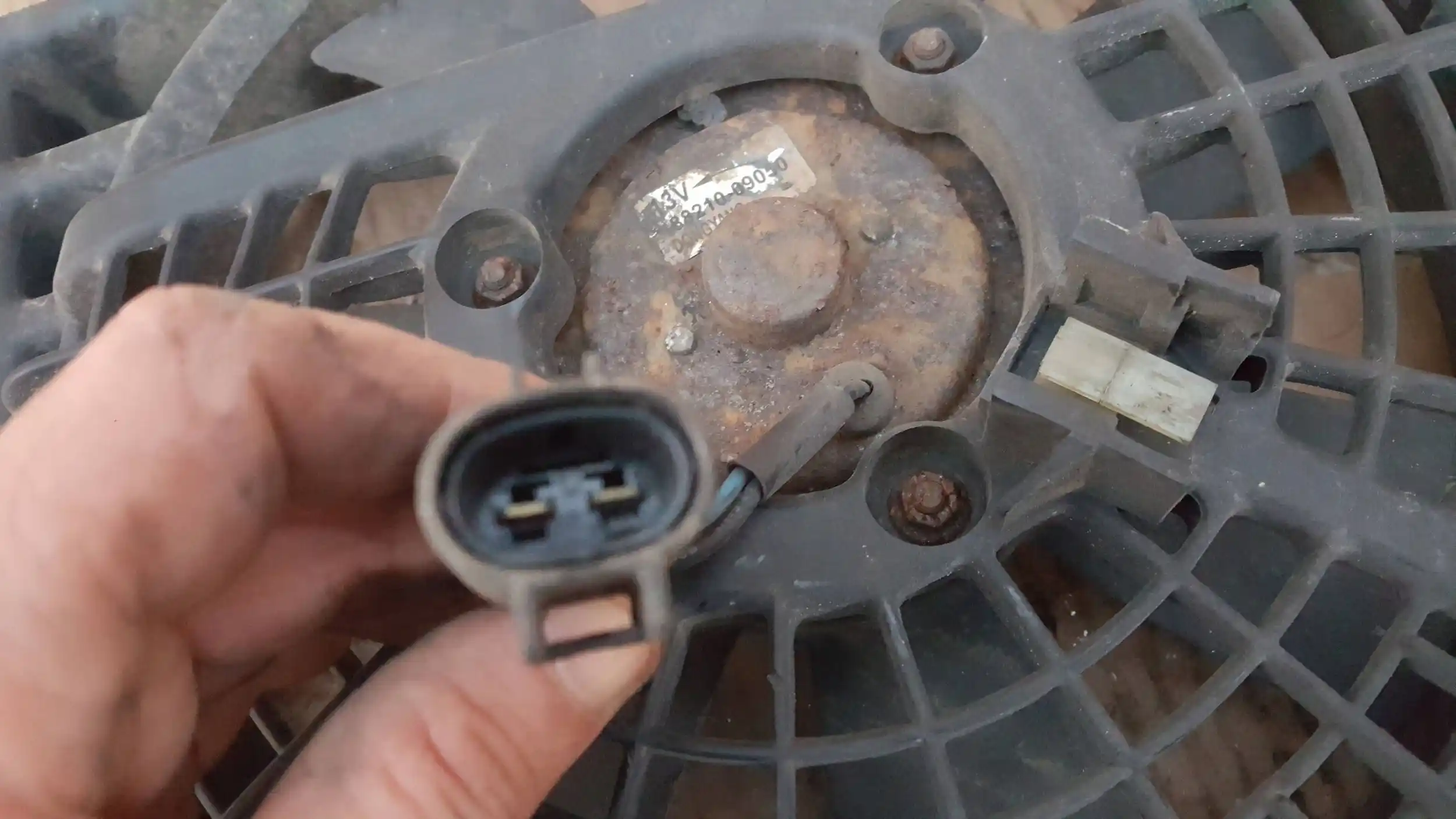 WENTYLATOR CHŁODNICY 8821009050 SSANGYONG KYRON 2.0 XDI 05-
