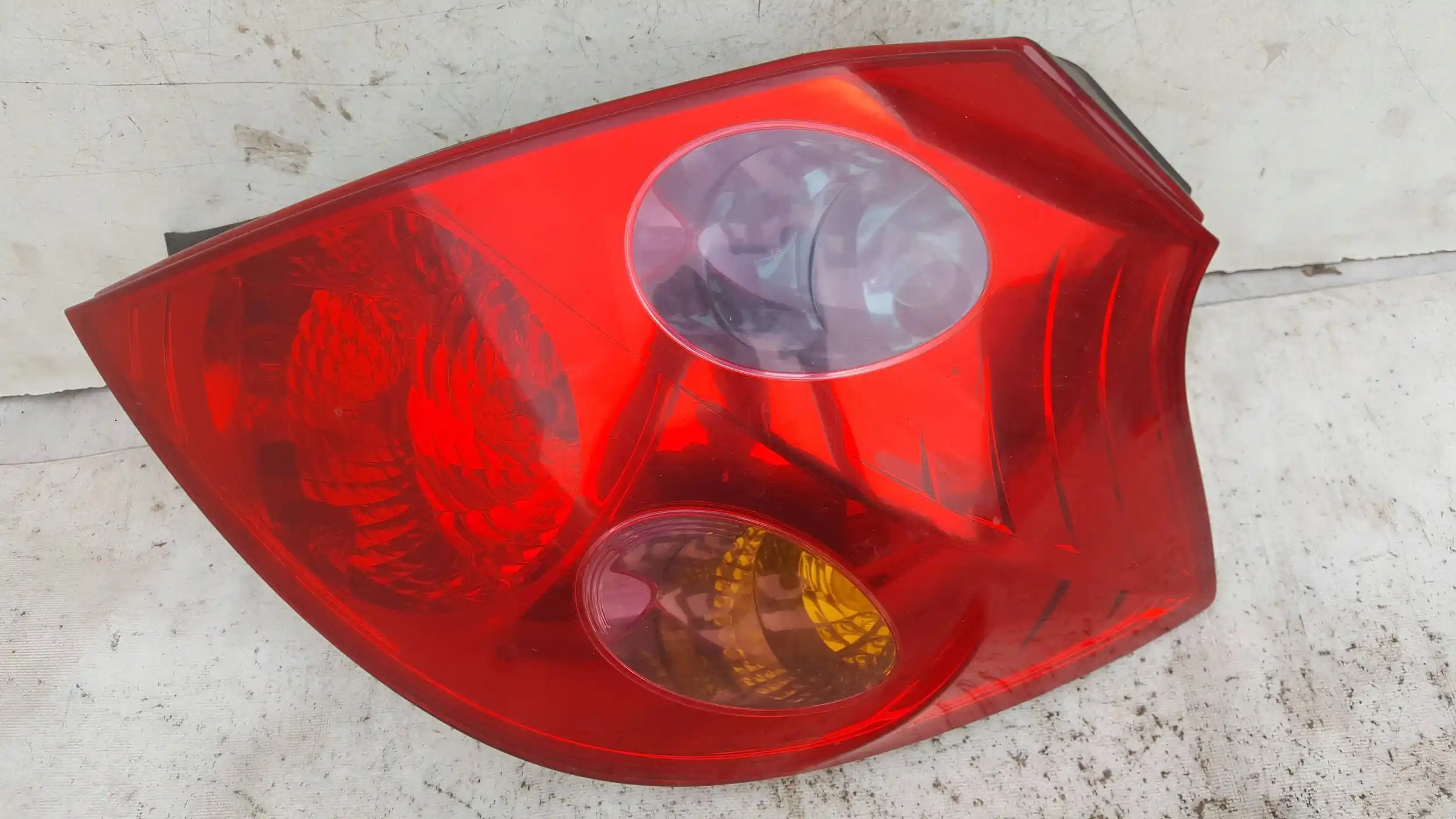 LAMPA PRAWY TYŁ TYLNA KIA CEED I HB 06-09