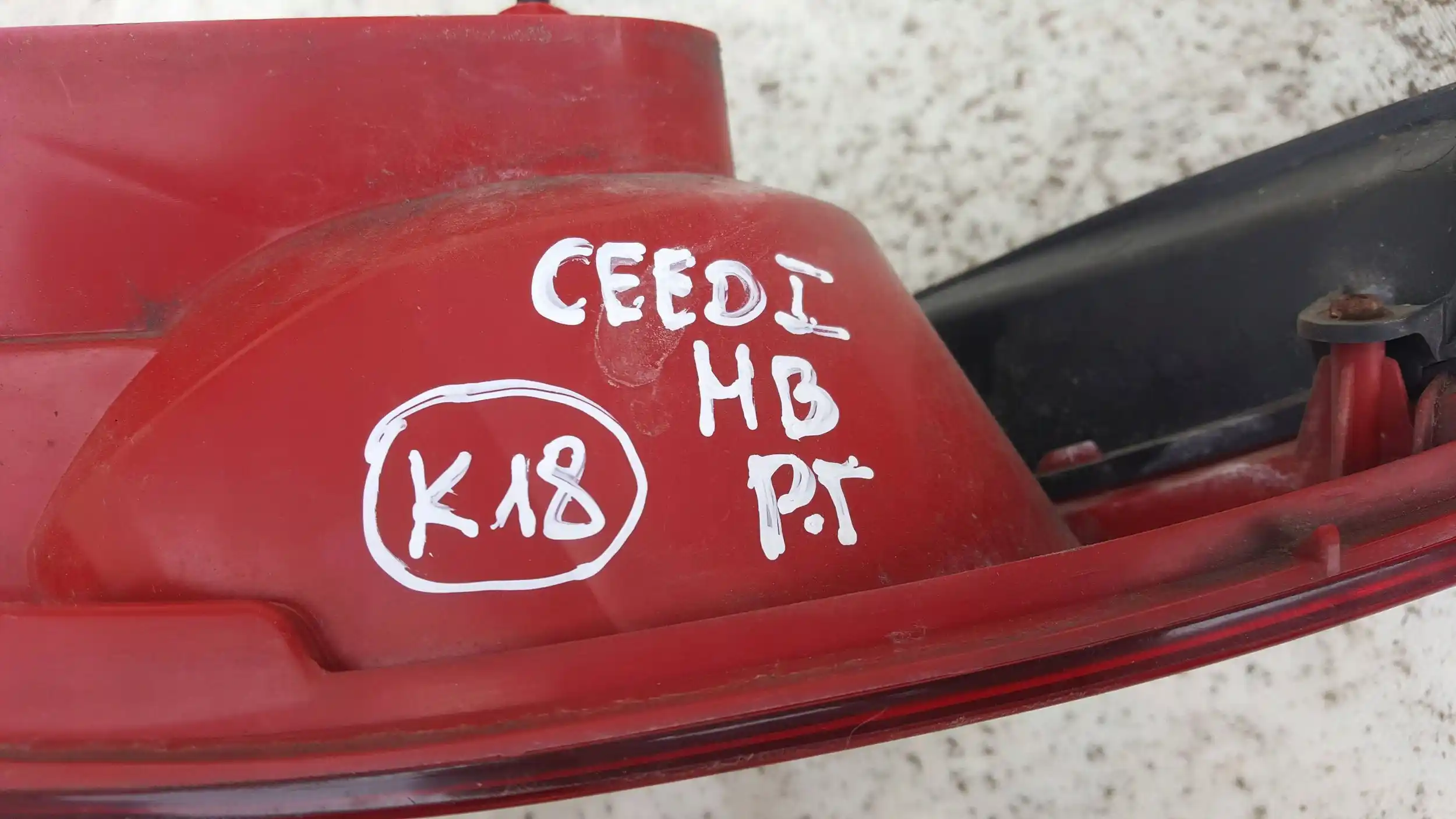 LAMPA PRAWY TYŁ TYLNA KIA CEED I HB 06-09