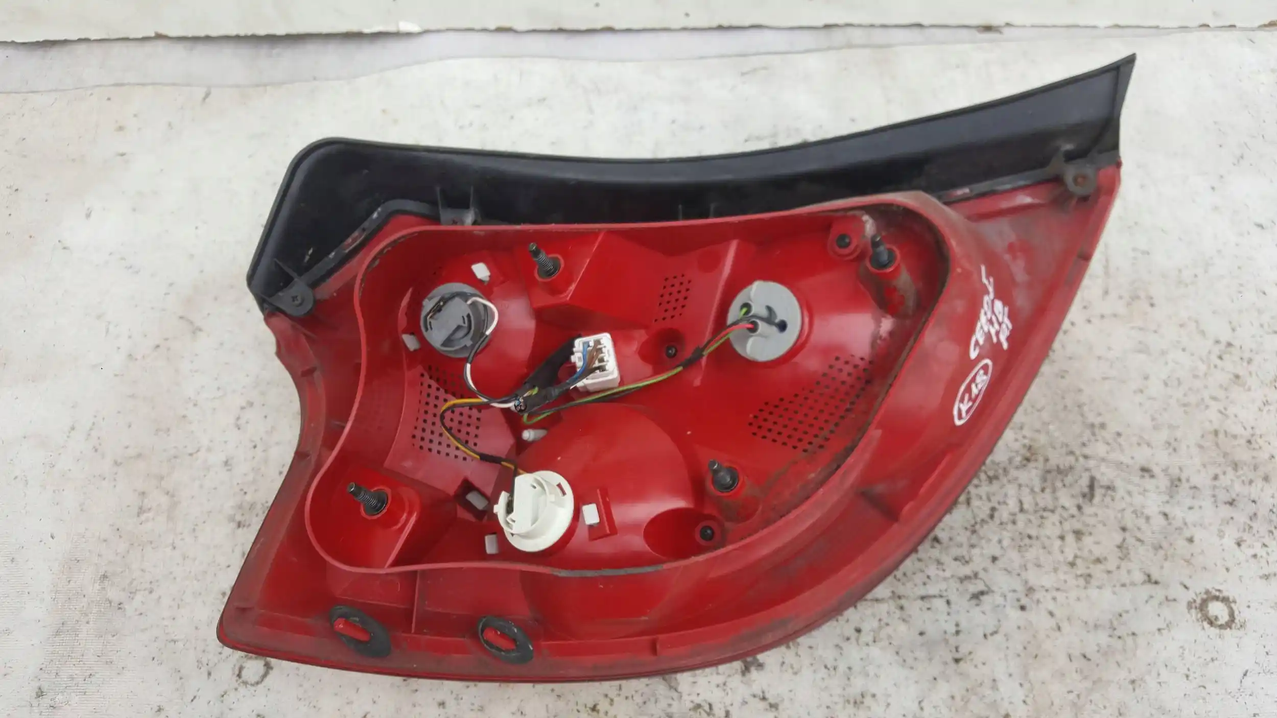 LAMPA PRAWY TYŁ TYLNA KIA CEED I HB 06-09