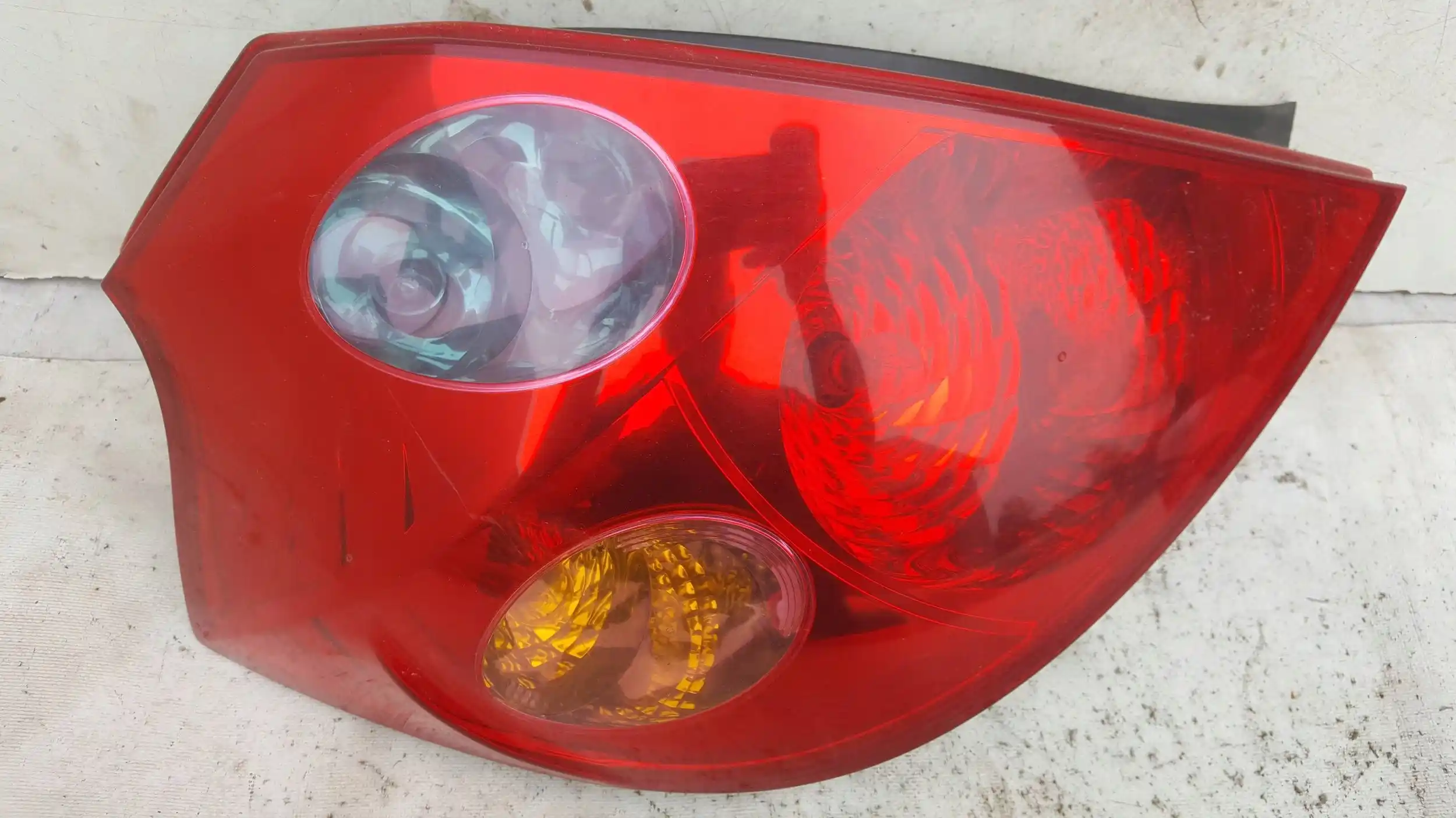 LAMPA LEWY TYŁ TYLNA KIA CEED I HB 06-09