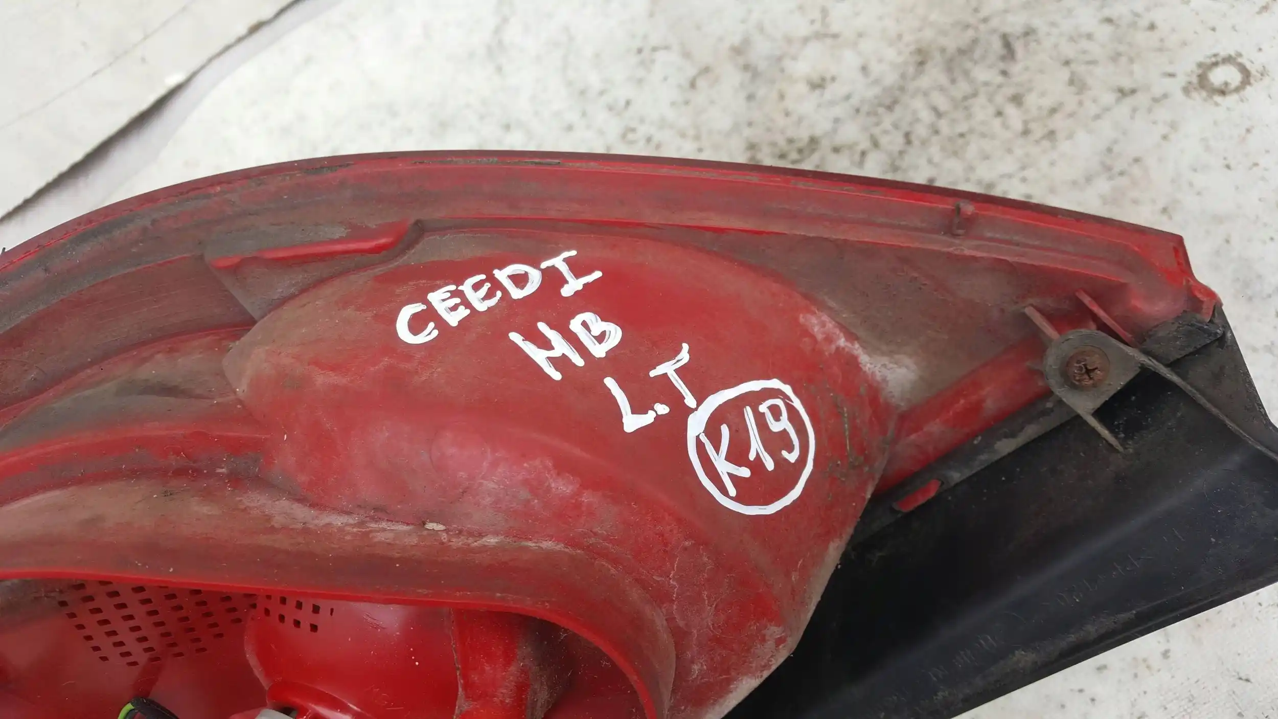 LAMPA LEWY TYŁ TYLNA KIA CEED I HB 06-09